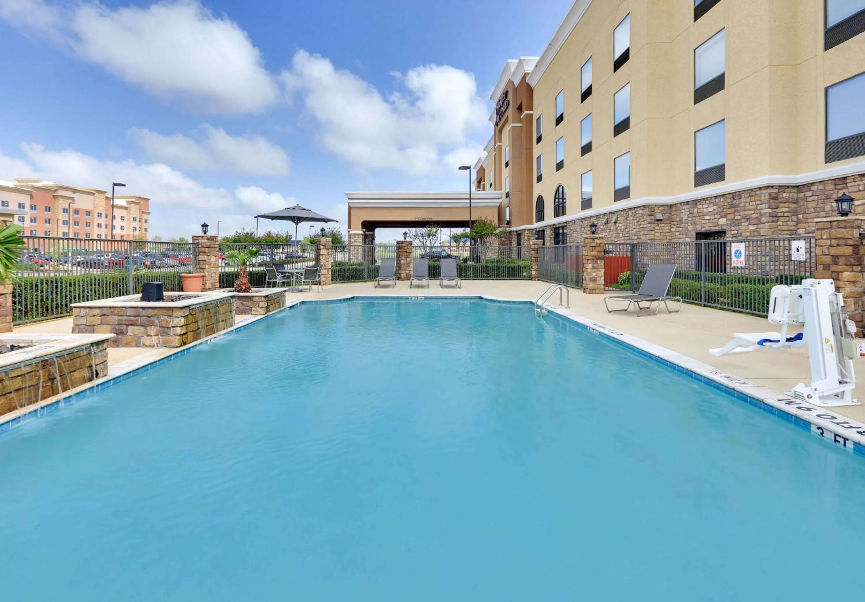 Pool view in Hampton Inn & Suites Dallas-Arlington-South