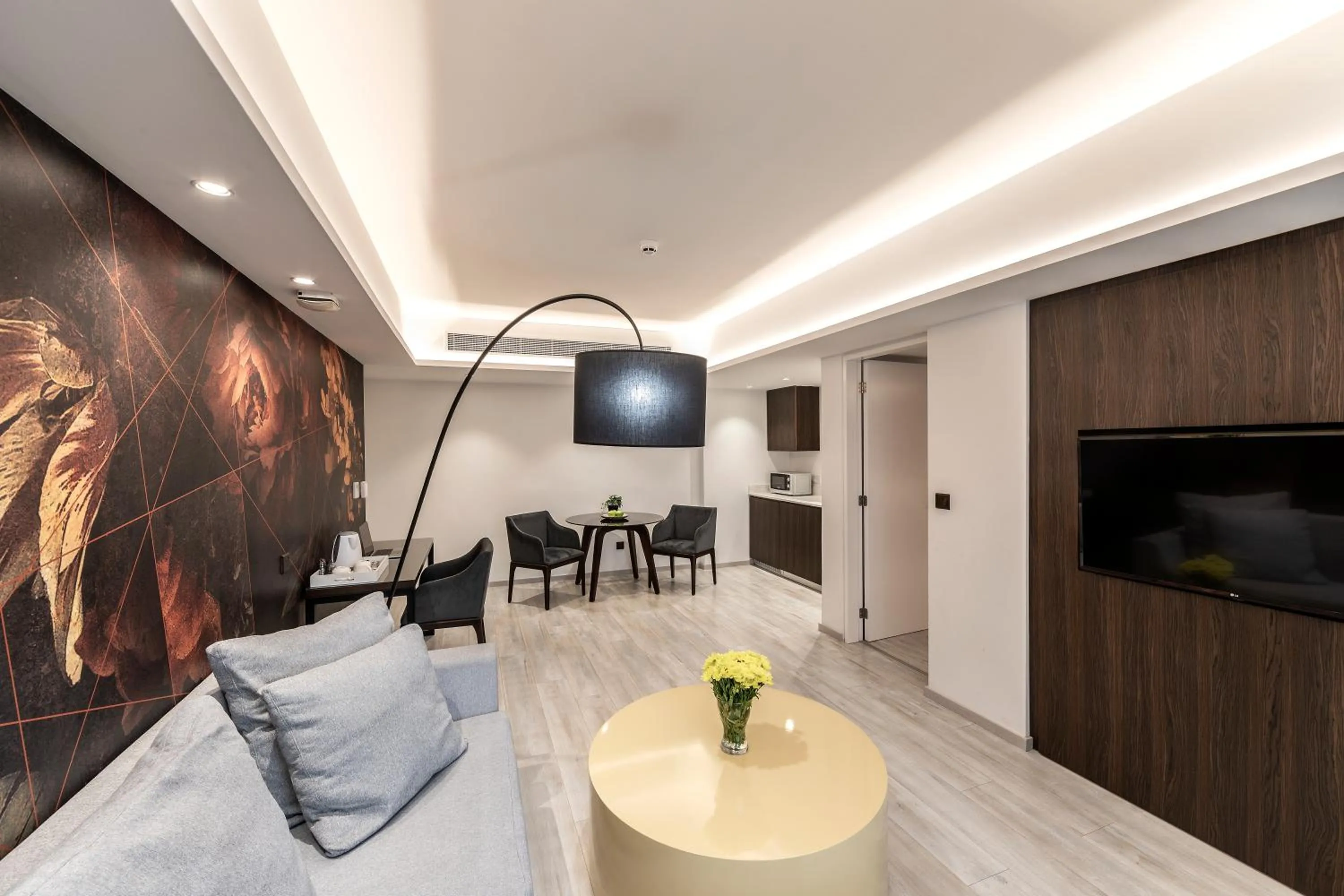 TV and multimedia in Almond Business Hotel