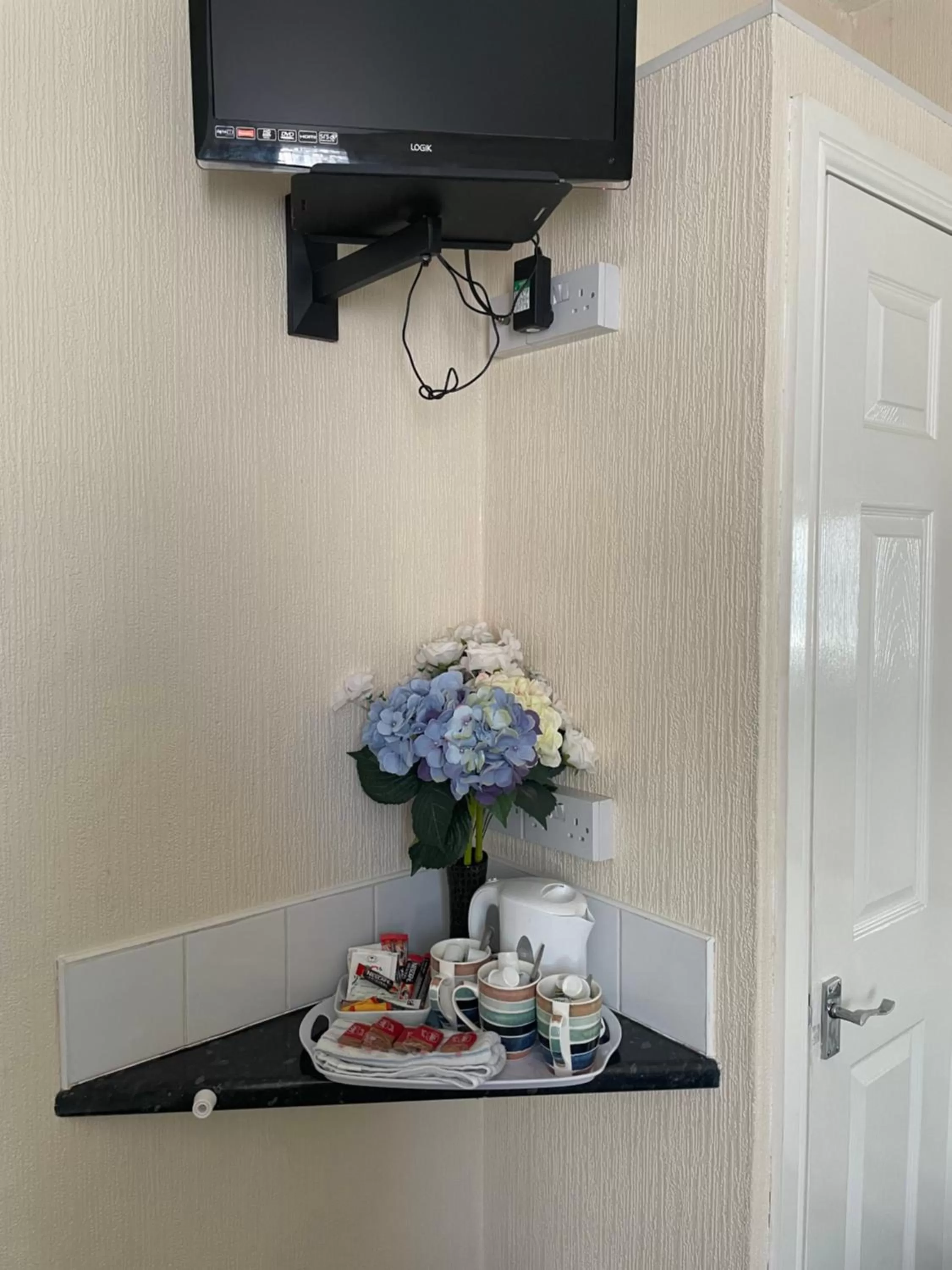 Coffee/tea facilities in Ivydene Guest House