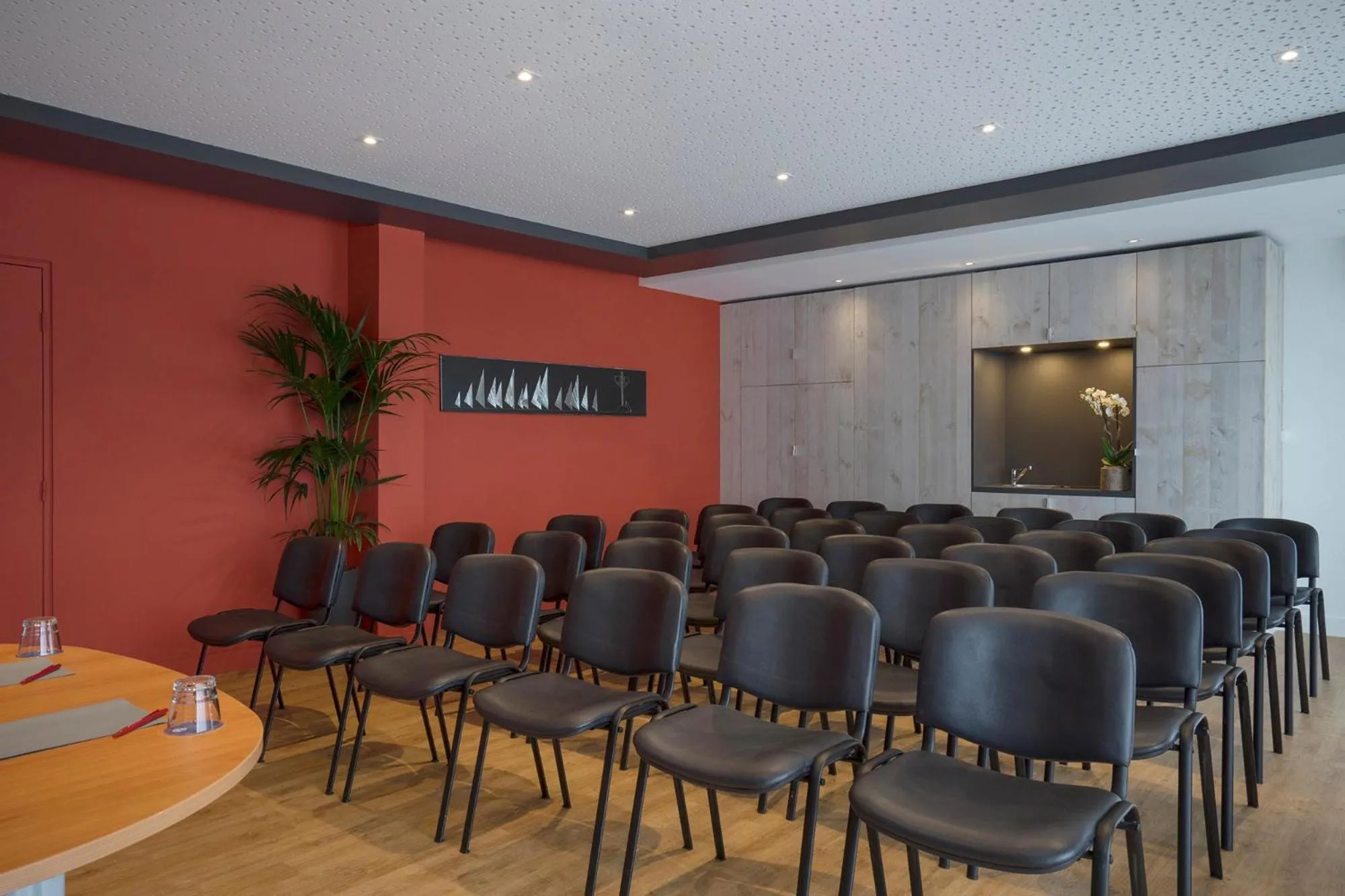 Meeting/conference room in The Originals Boutique, Hôtel Admiral's, Les Sables-d'Olonne