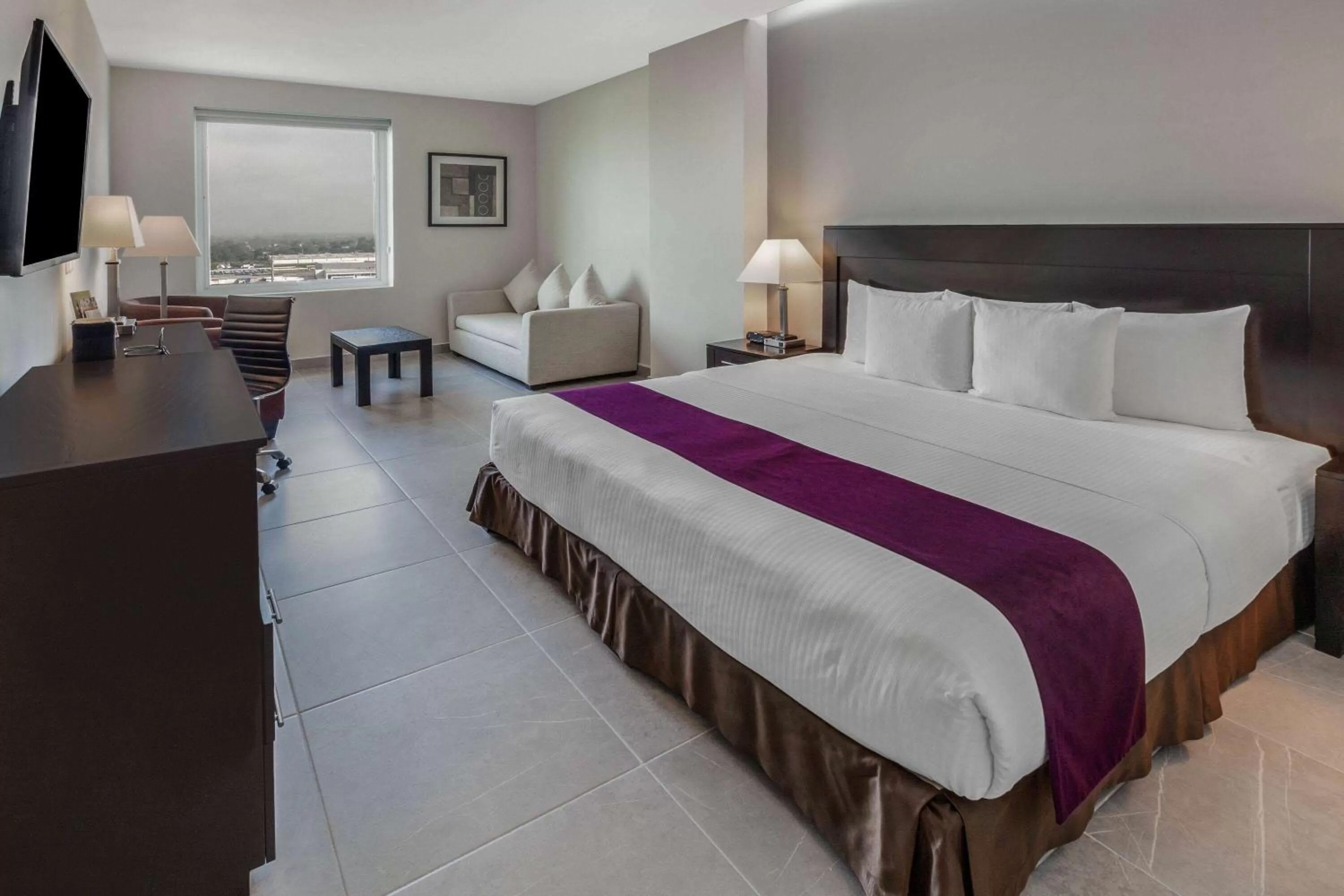 Photo of the whole room, Bed in La Quinta by Wyndham Poza Rica