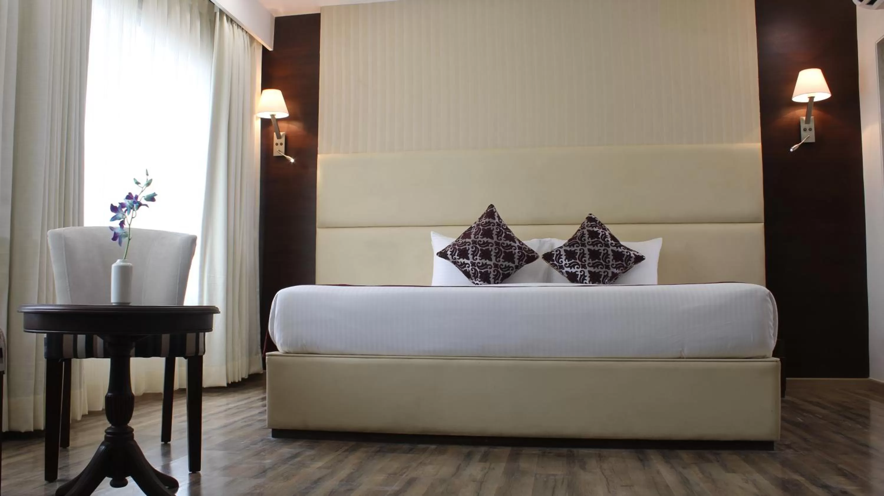 Bedroom, Bed in Clarks Inn Suites Gwalior