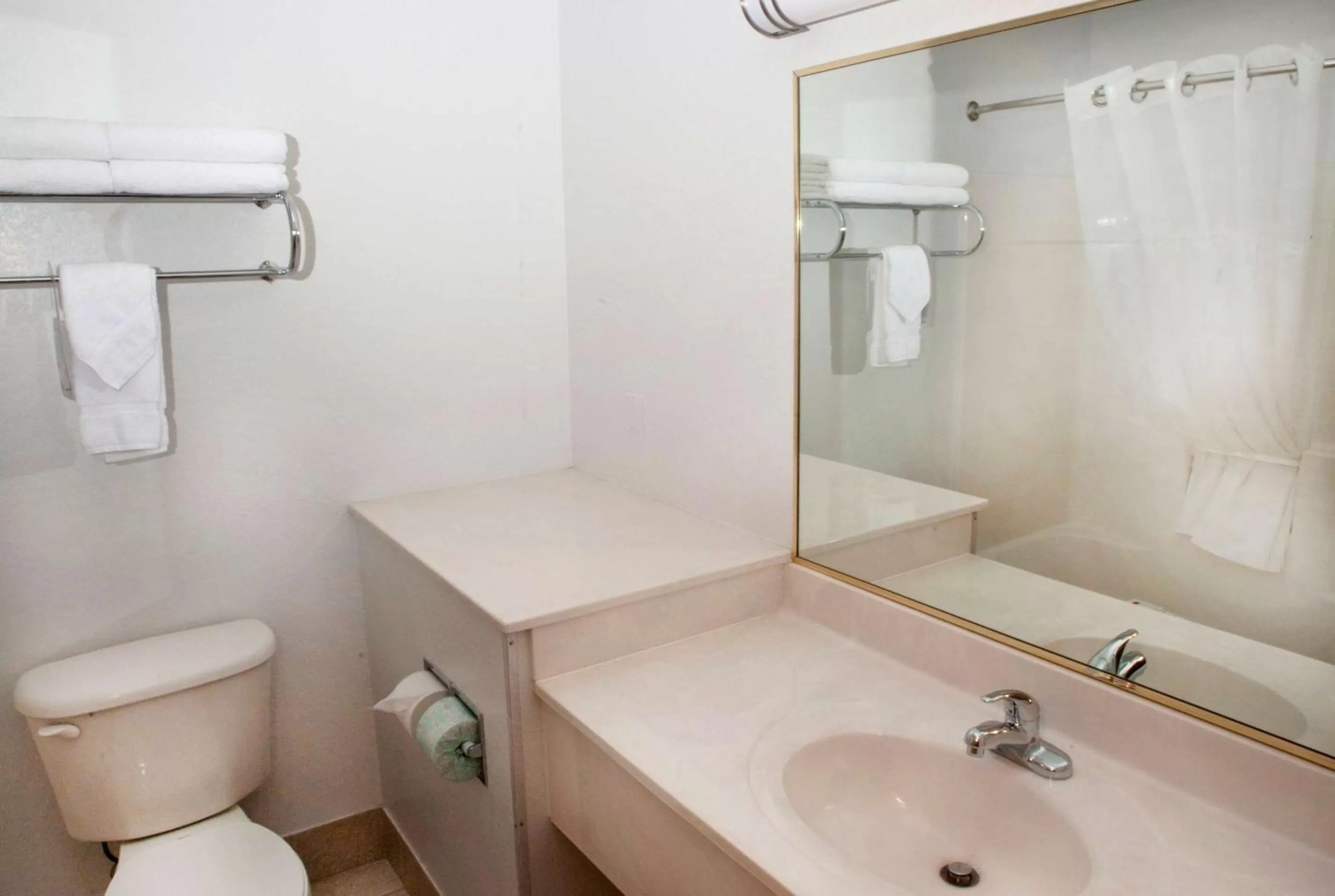 Bathroom in Ramada by Wyndham Keystone Near Mt Rushmore