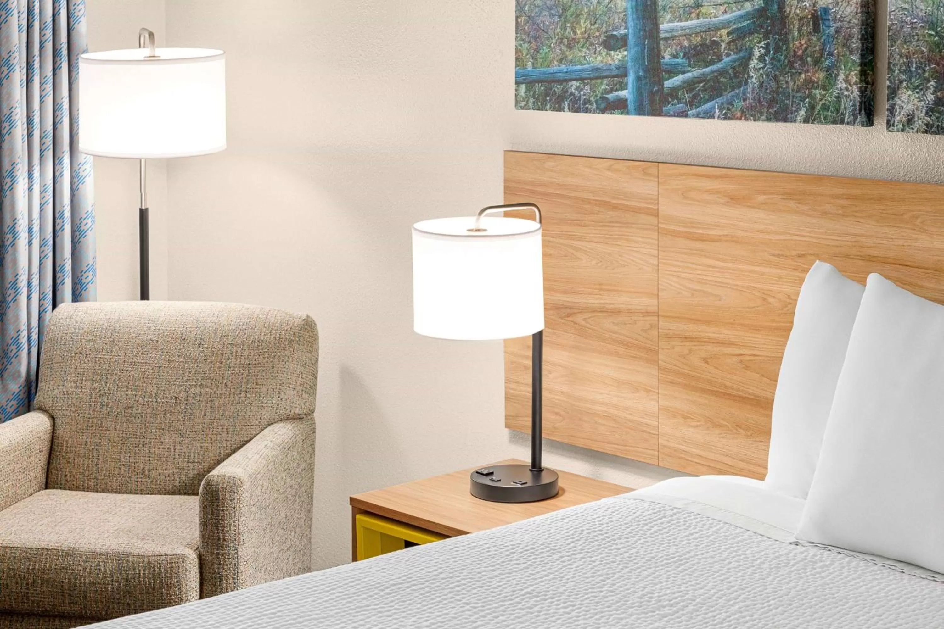 Bedroom, Bed in Days Inn by Wyndham Paris