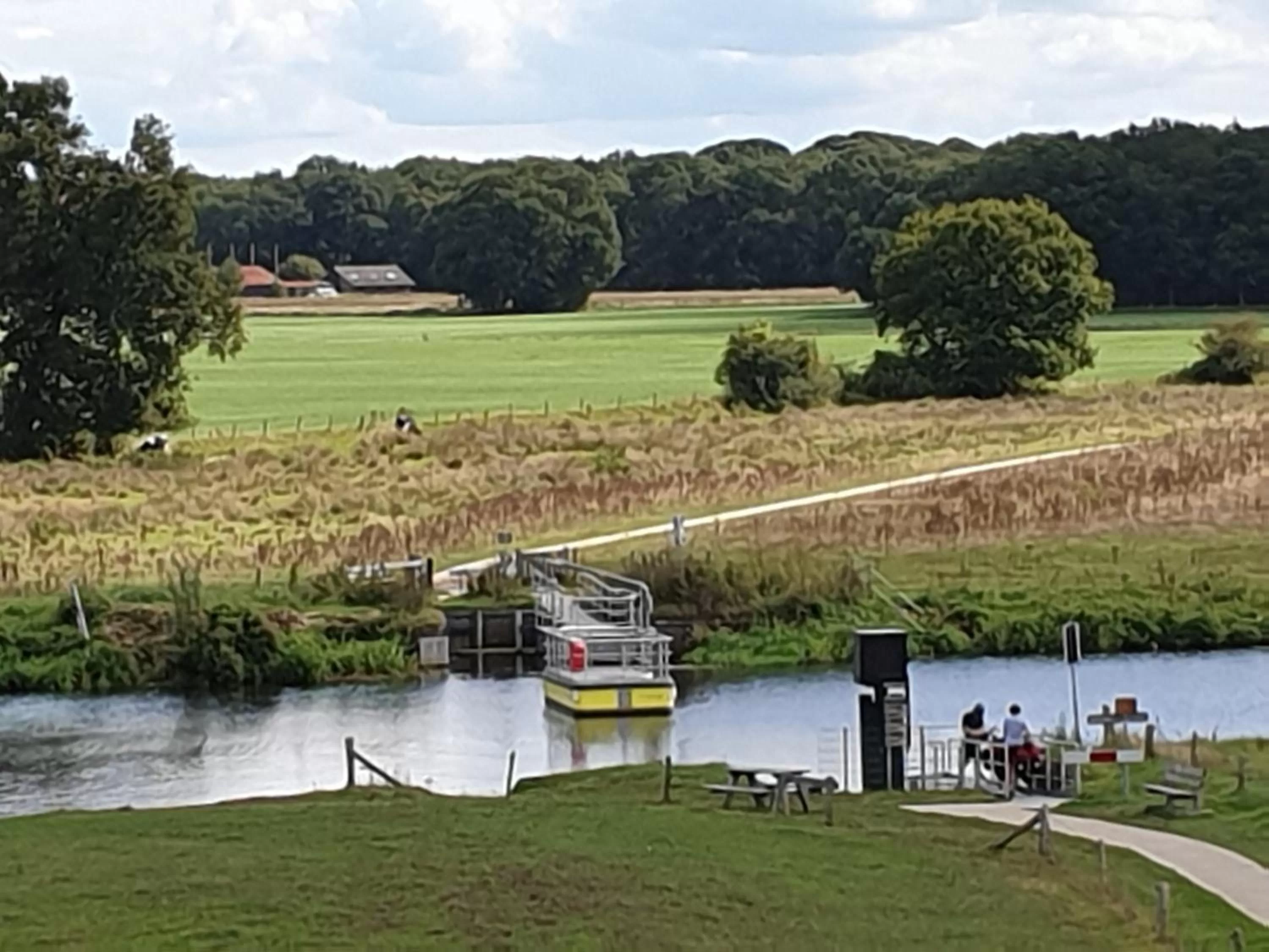 Natural landscape in B&B Gastvrij Lenthe