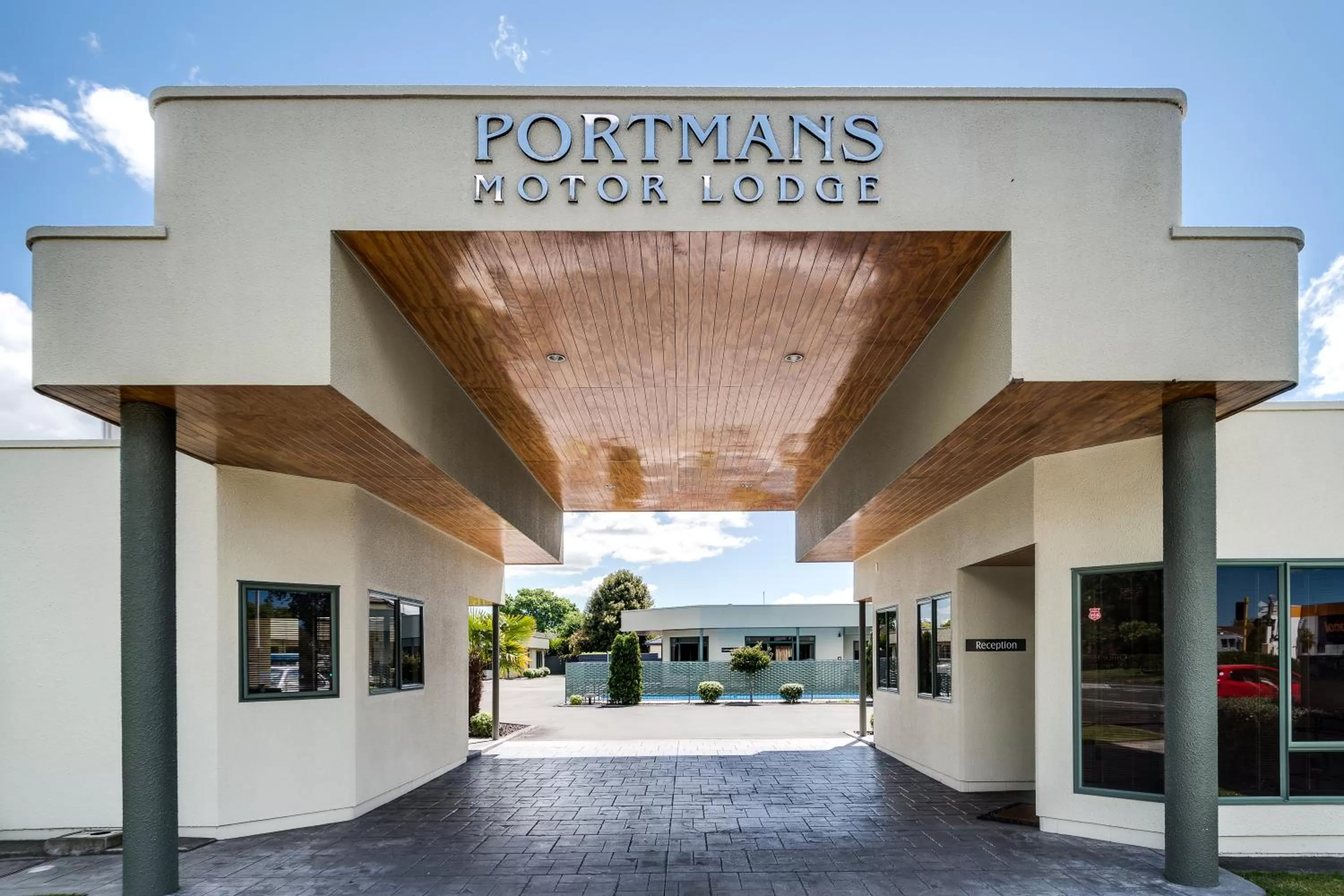 Facade/entrance in Portmans Motor Lodge