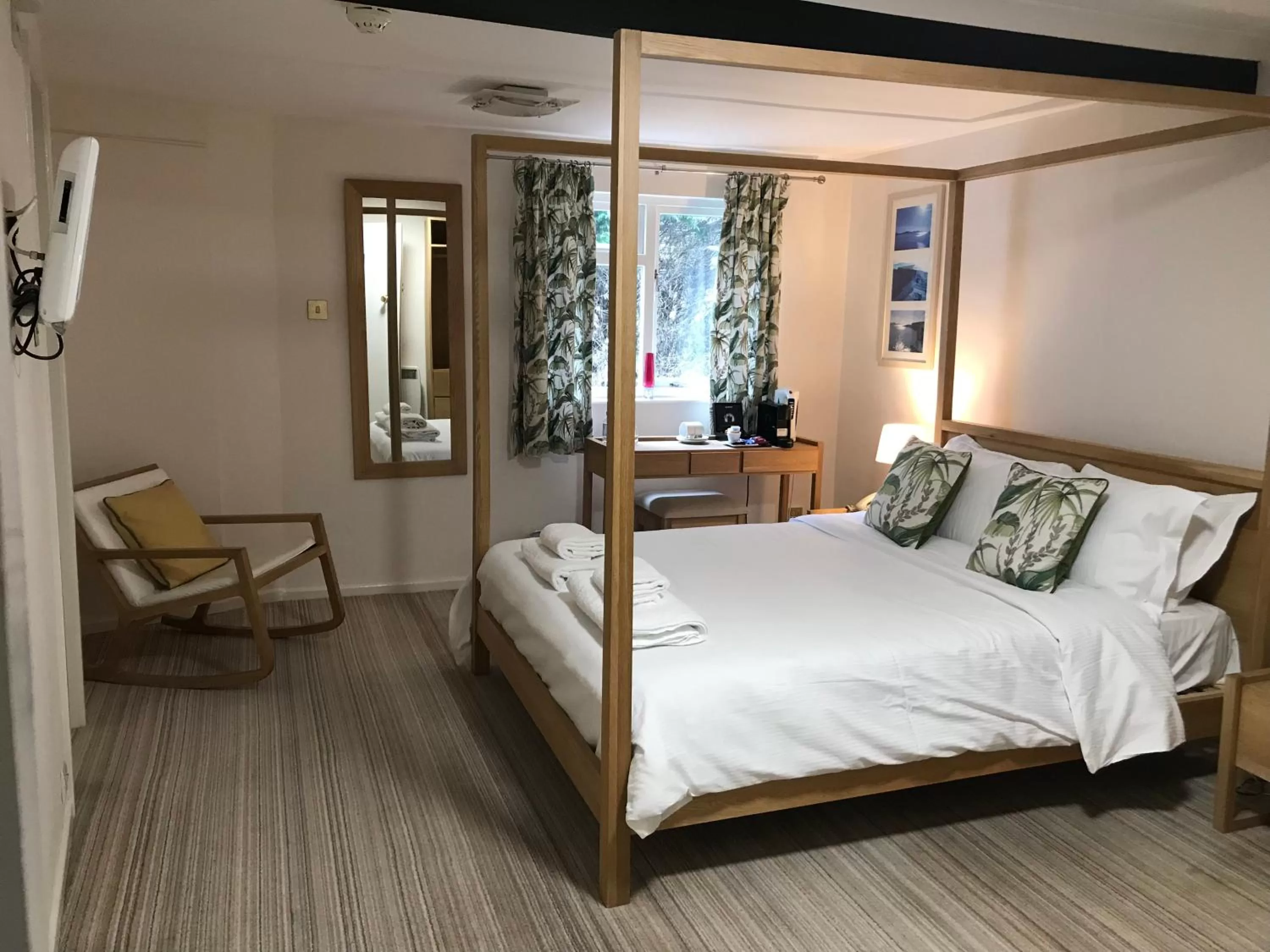 Bedroom, Bed in The Mariners Hotel