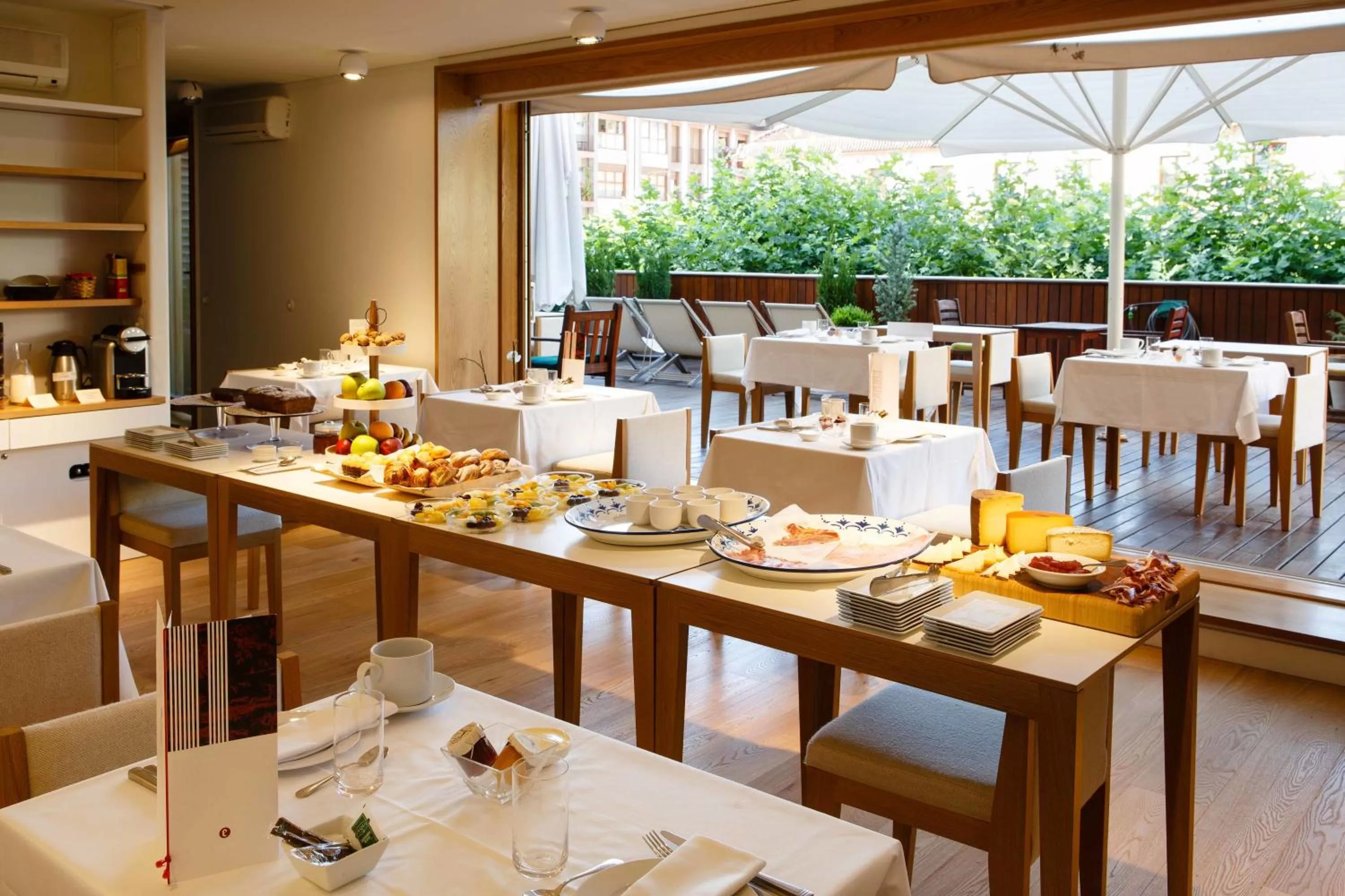 Dining area in Hotel Echaurren Relais & Châteaux