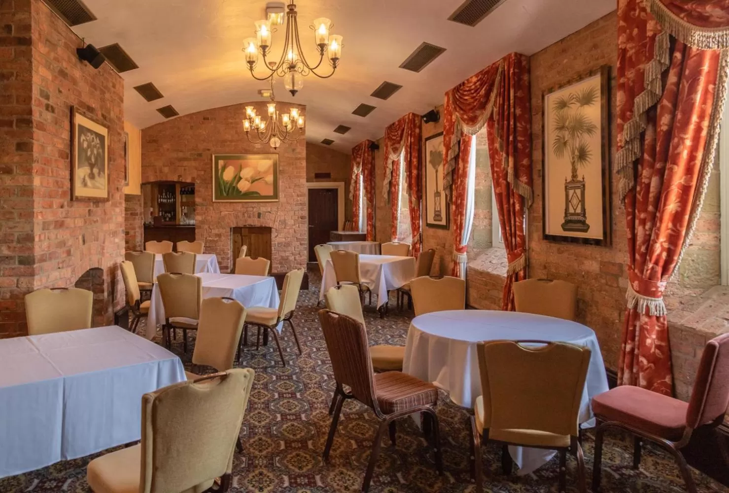 Photo of the whole room in Garrison Hotel