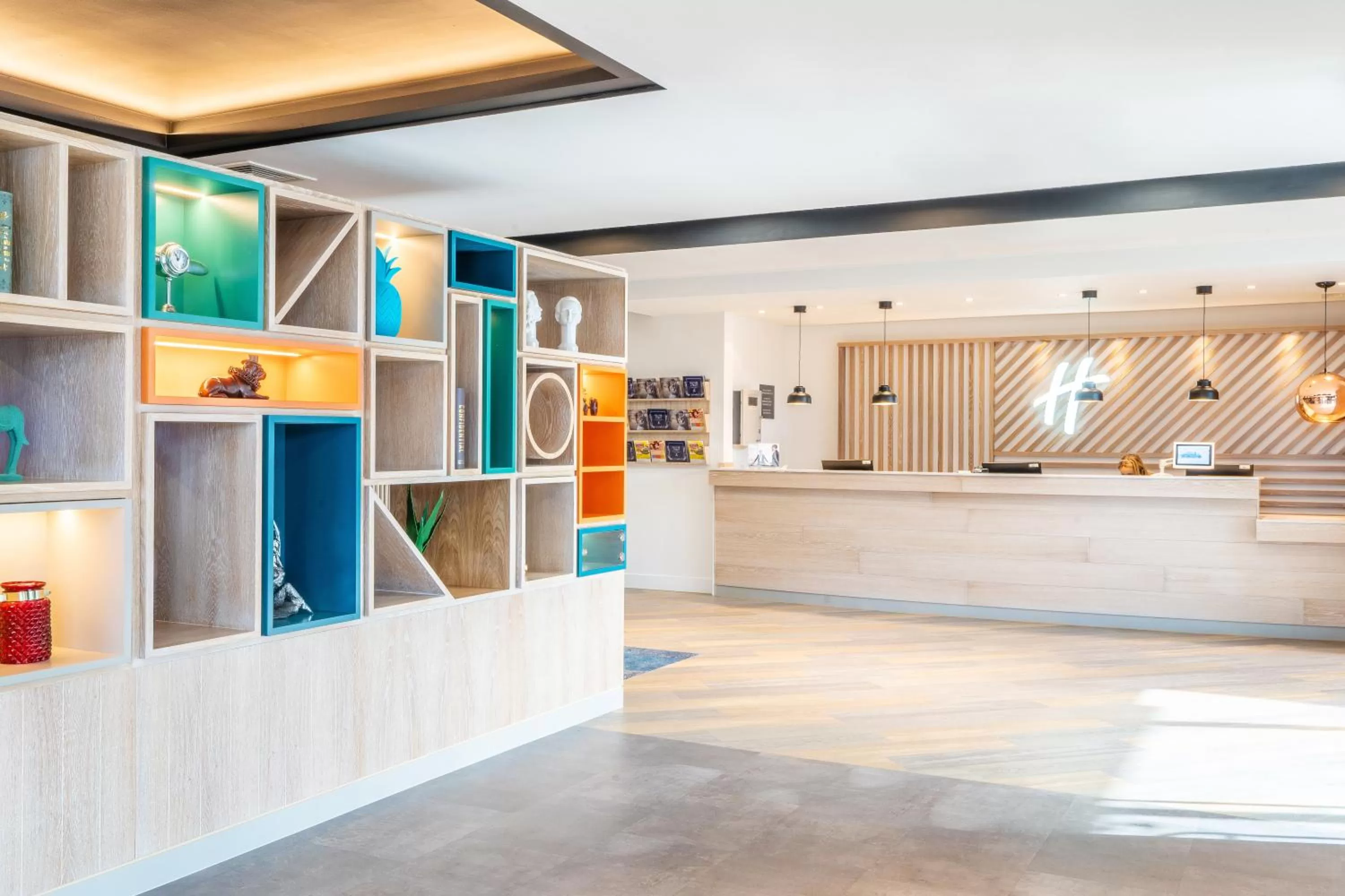 Lobby or reception in Holiday Inn Stevenage by IHG