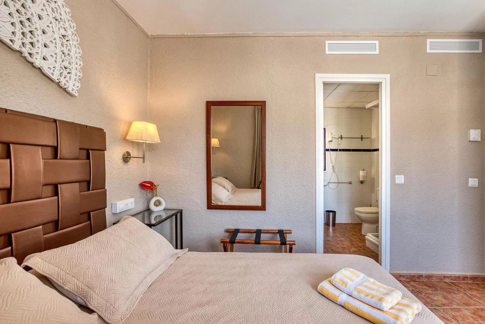 Photo of the whole room, Bed in La Fonda