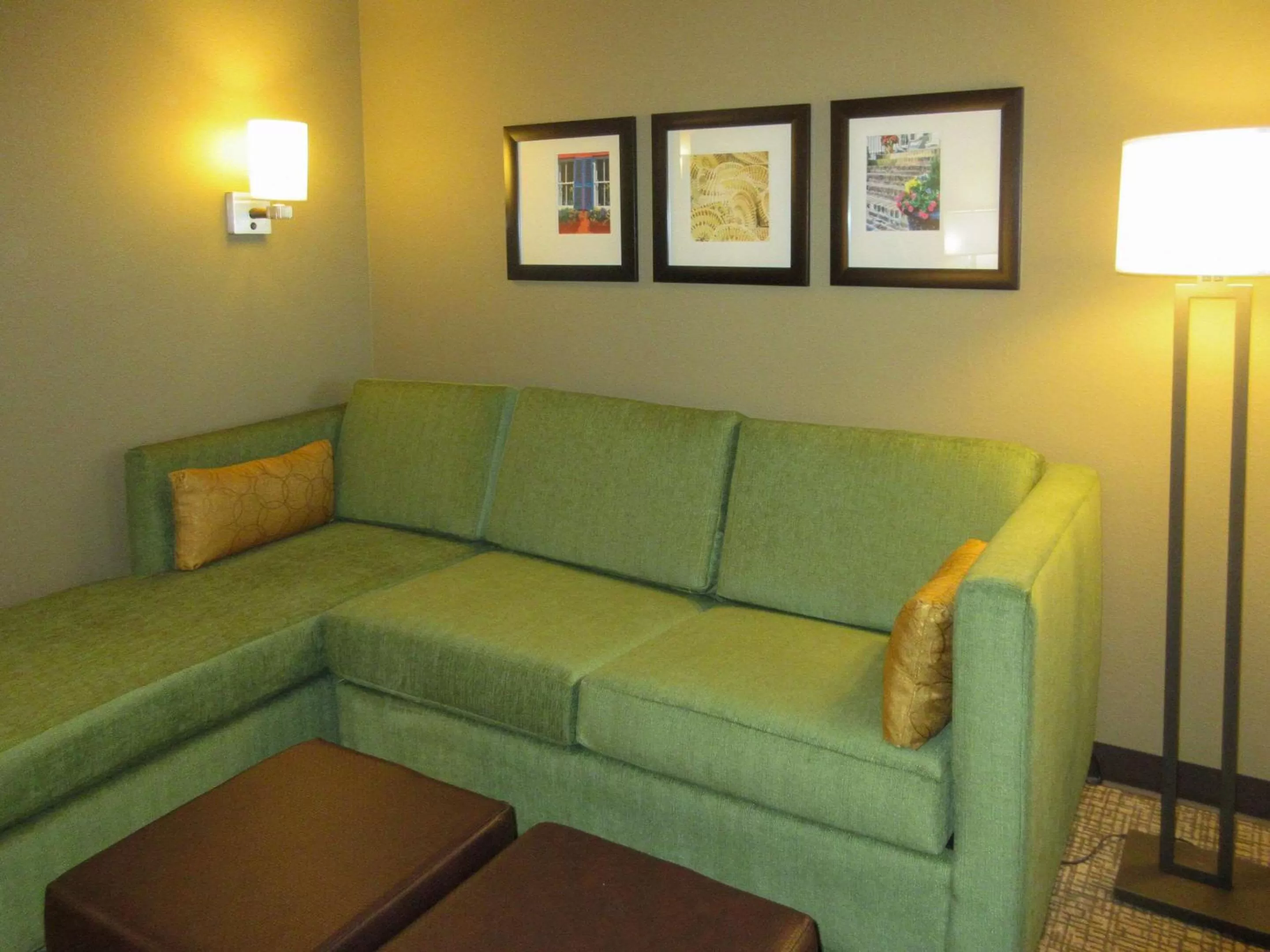 Seating area in Comfort Suites Summerville North