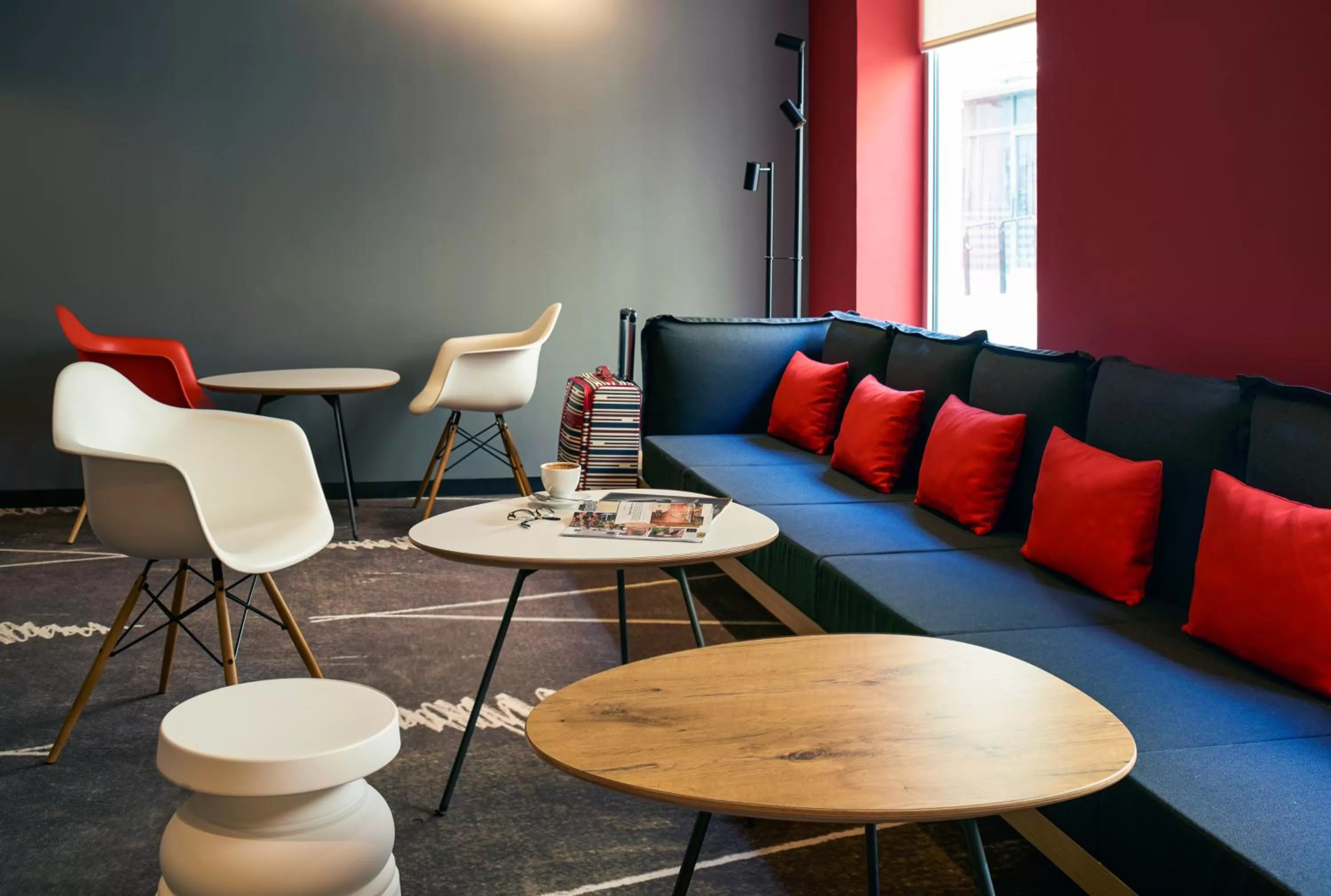 Communal lounge/ TV room in ibis Jerusalem city Center - An AccorHotels Brand