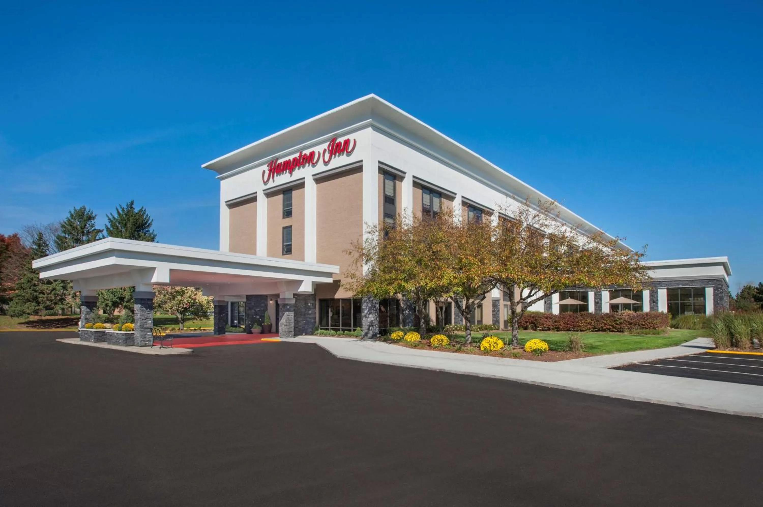 Property building in Hampton Inn Ann Arbor-South