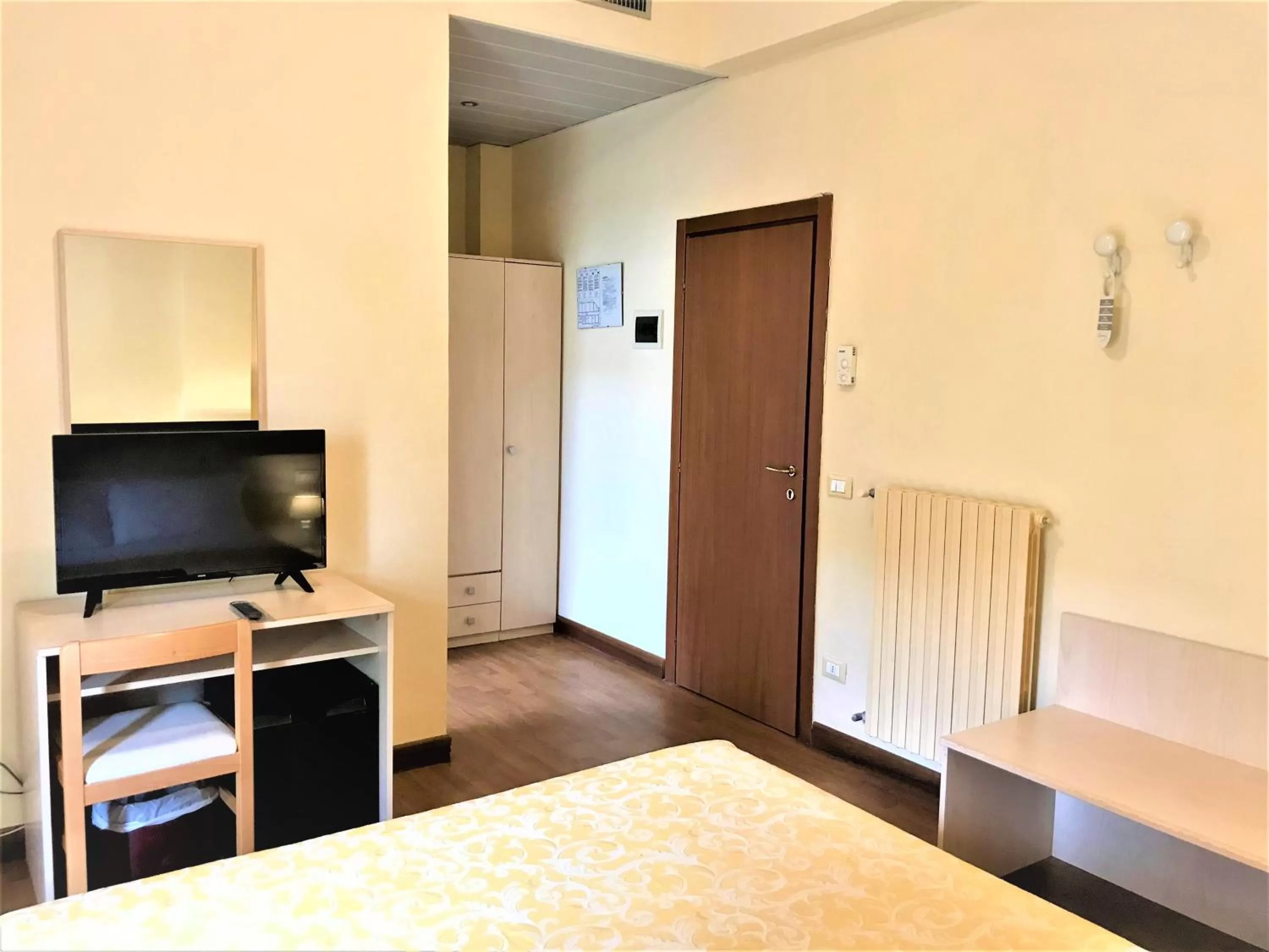 TV/Entertainment Center in Hotel B&B Risorta