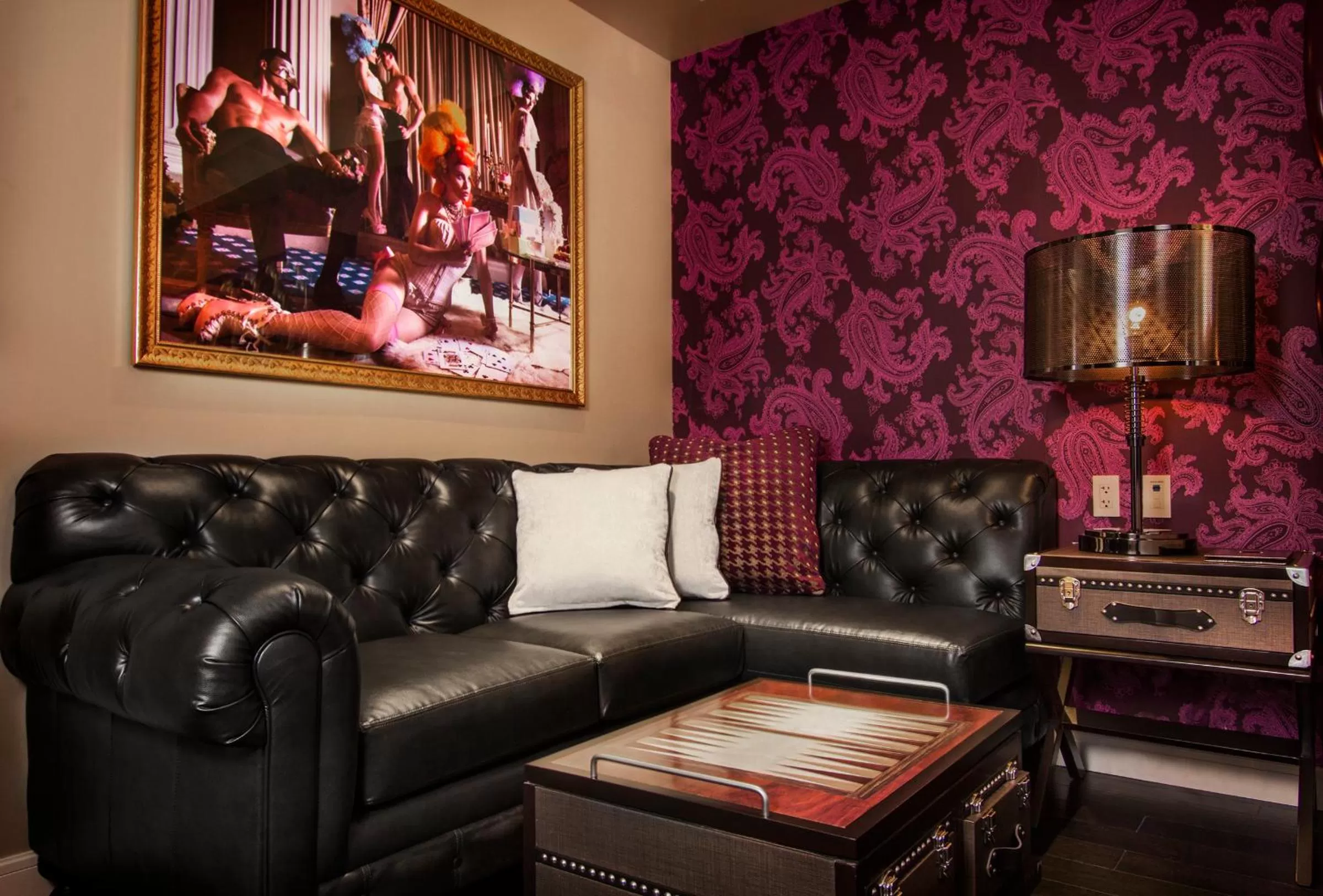 Living room in The Cromwell, A Caesars Destination