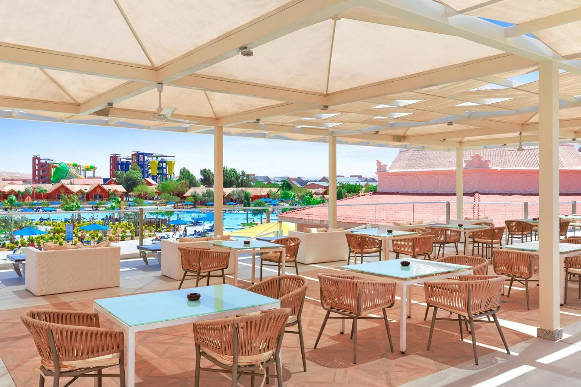 Lounge or bar in Neverland City Hurghada - Pickalbatros