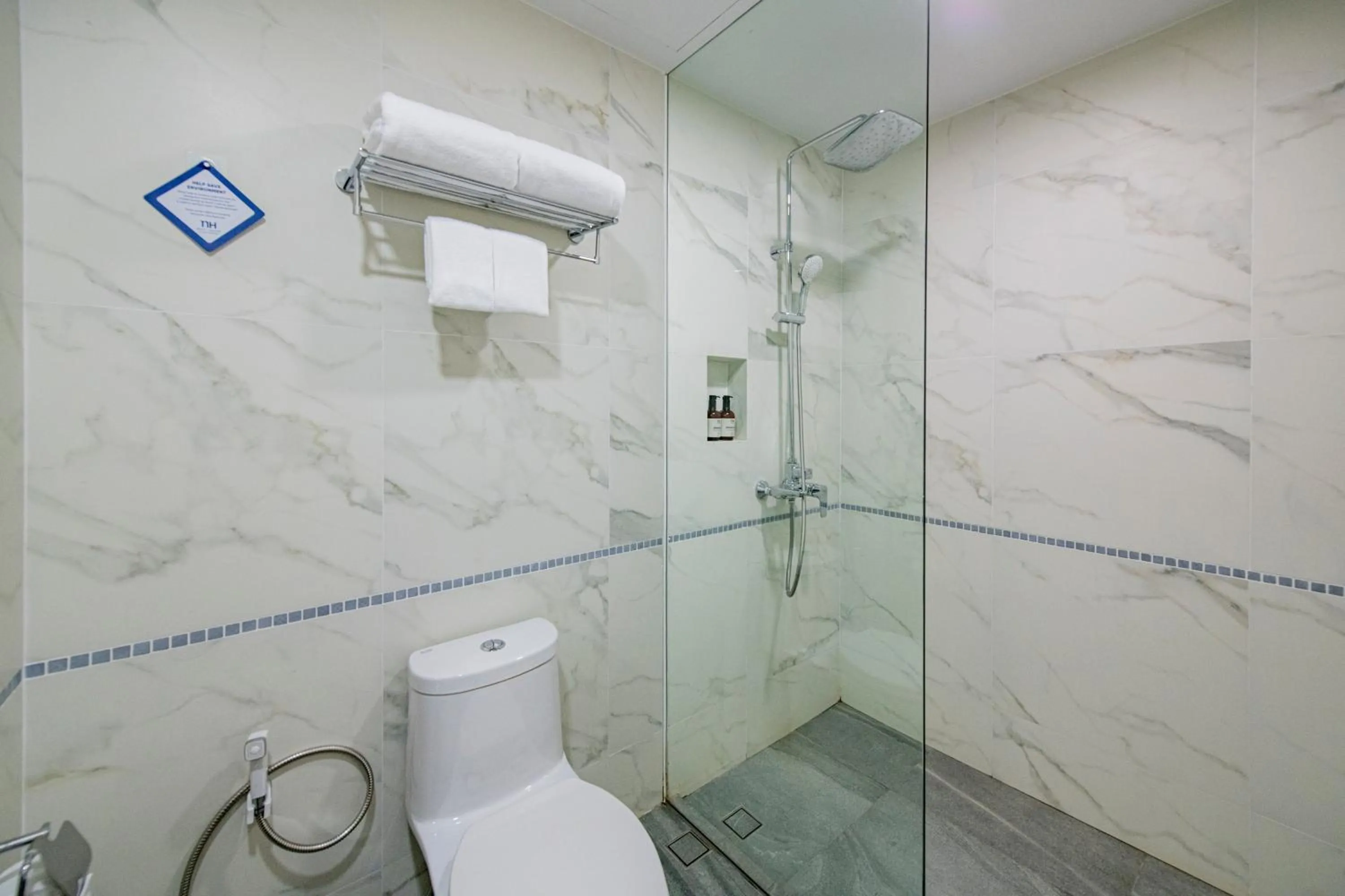 Toilet in NH Boat Lagoon Phuket Resort