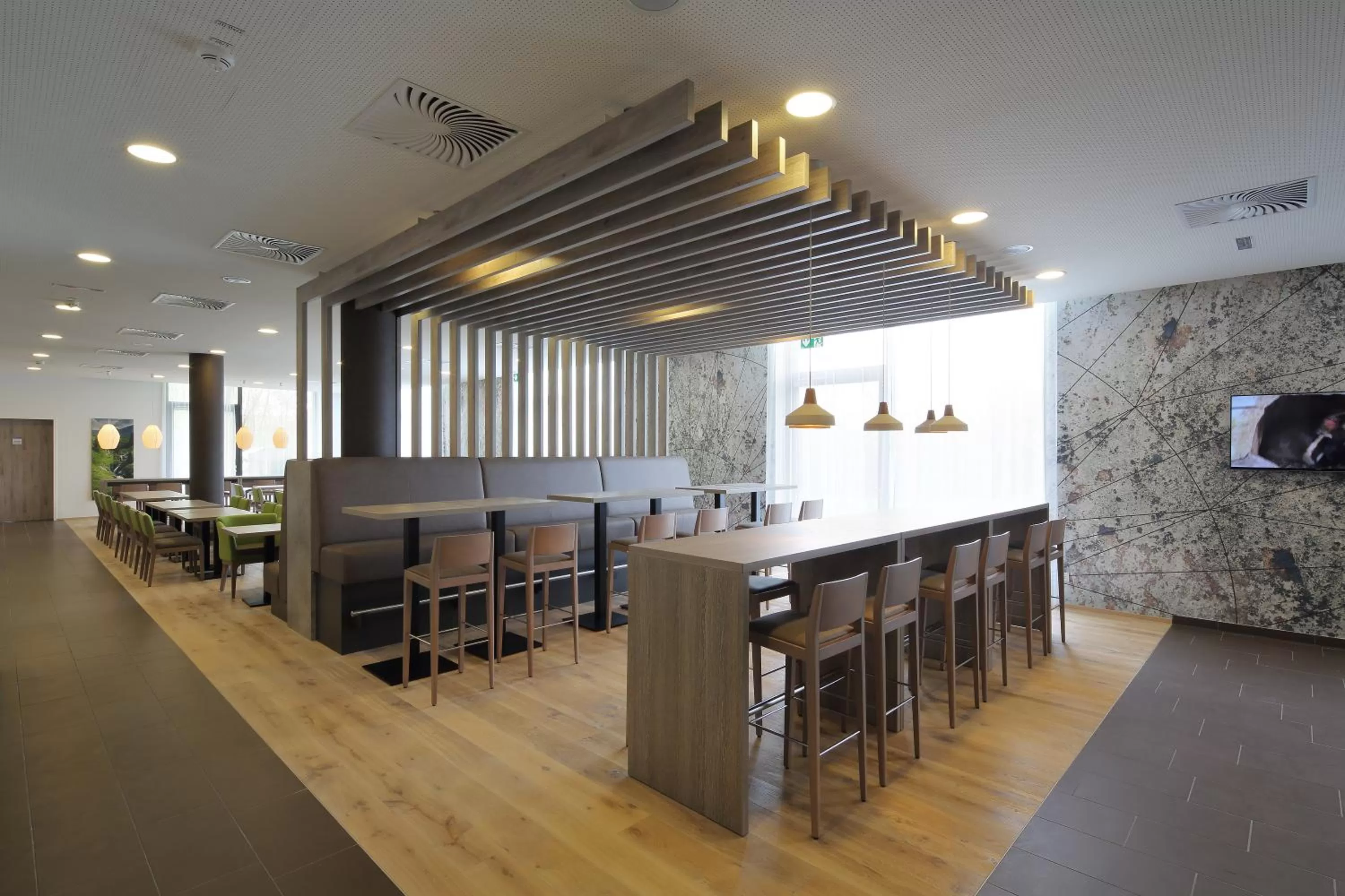 Lounge or bar in Holiday Inn Express Friedrichshafen by IHG