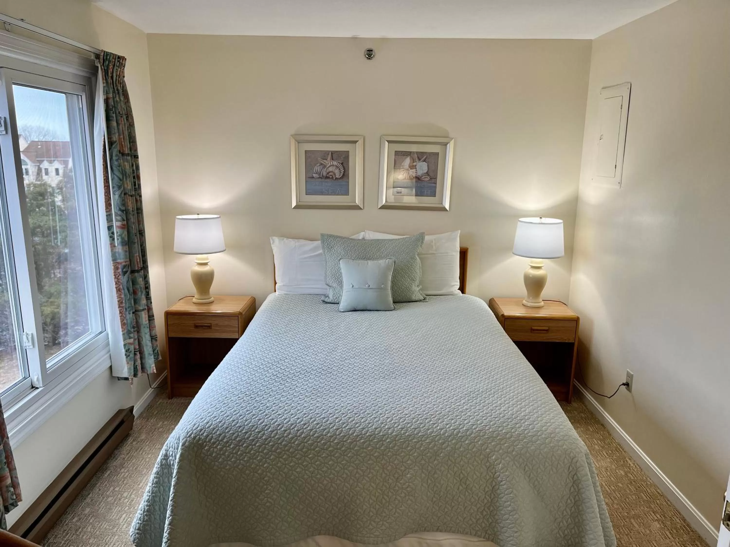 Bed in Elmwood Resort Hotel