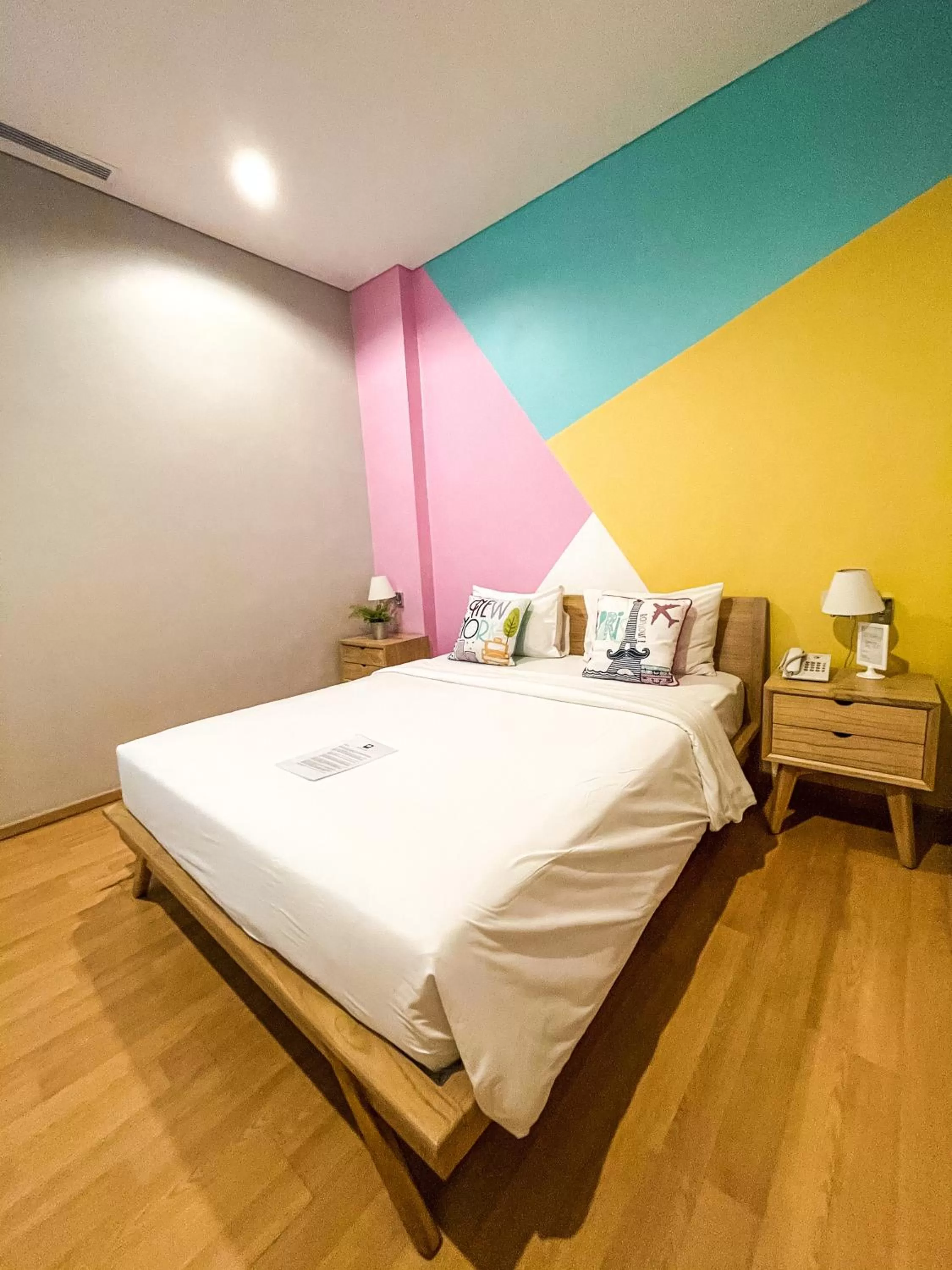 Bed in White Tree Residence