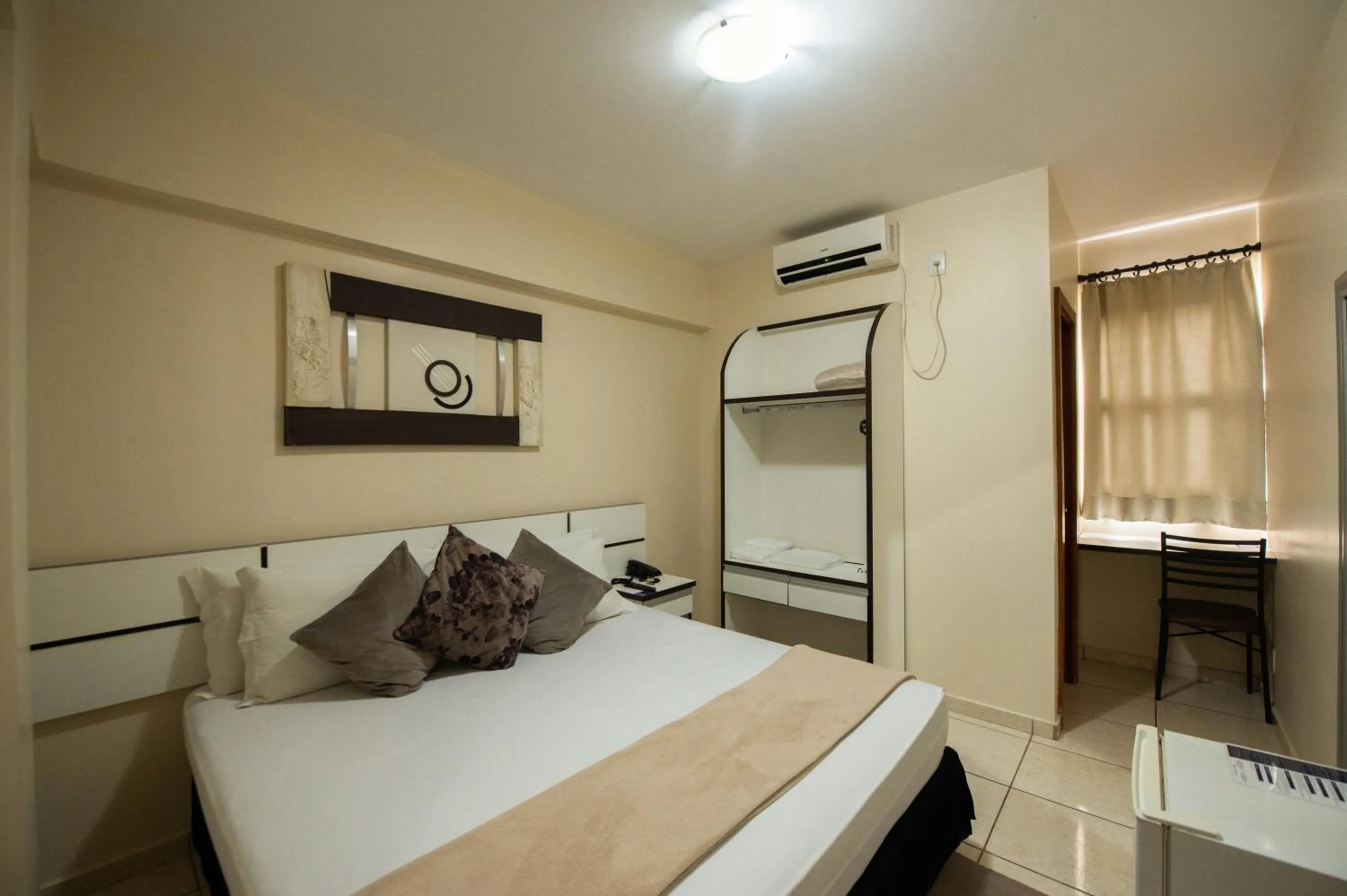 Photo of the whole room, Bed in Havana Palace Hotel II