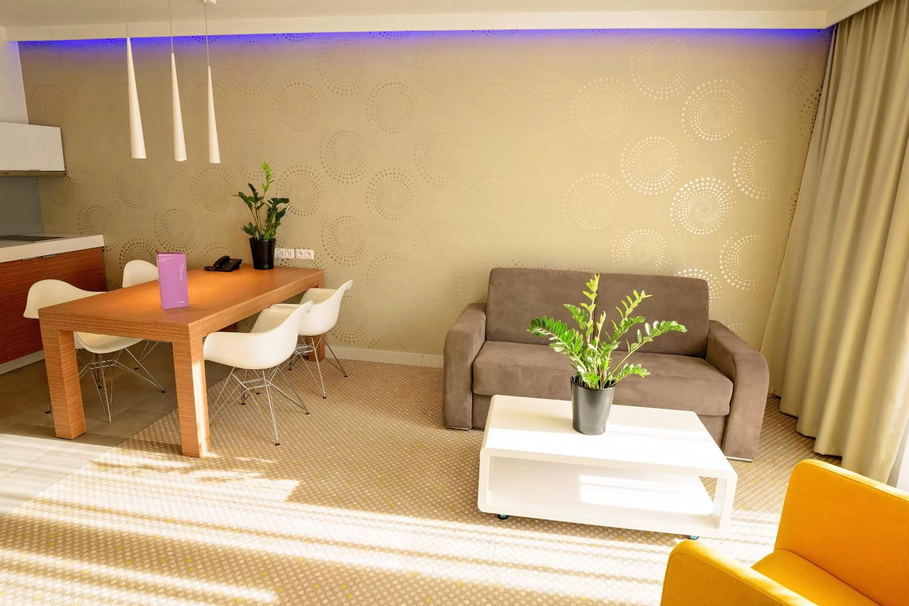 Photo of the whole room in Invite