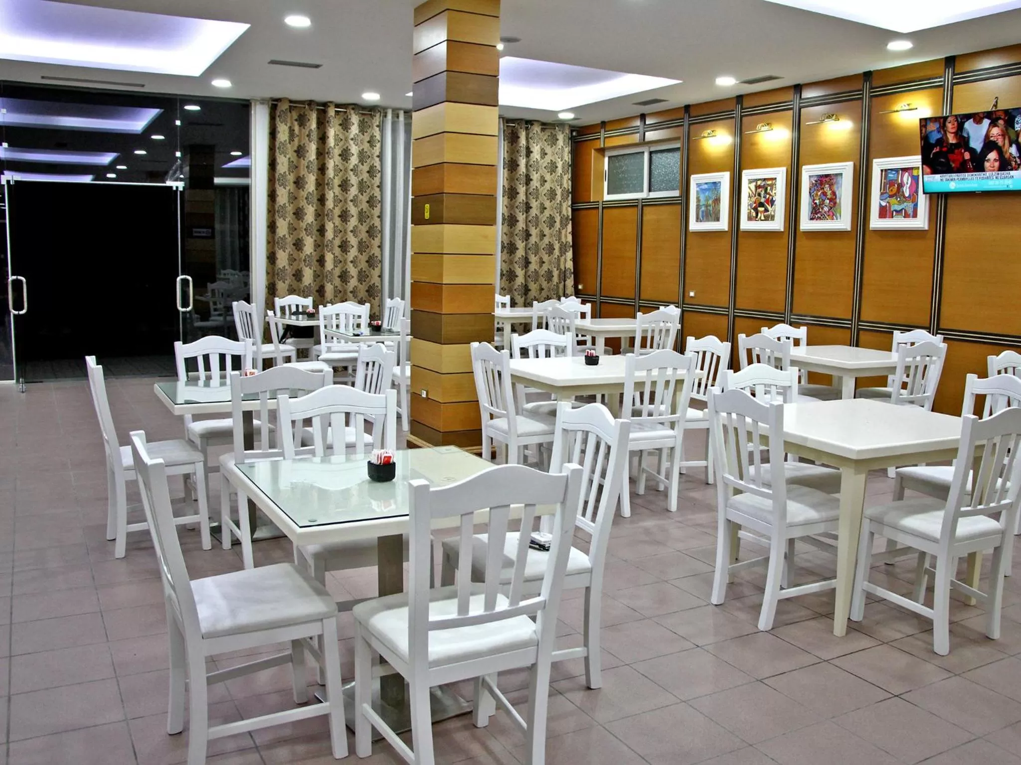 TV and multimedia, Restaurant/Places to Eat in Hotel Vila Giorgio