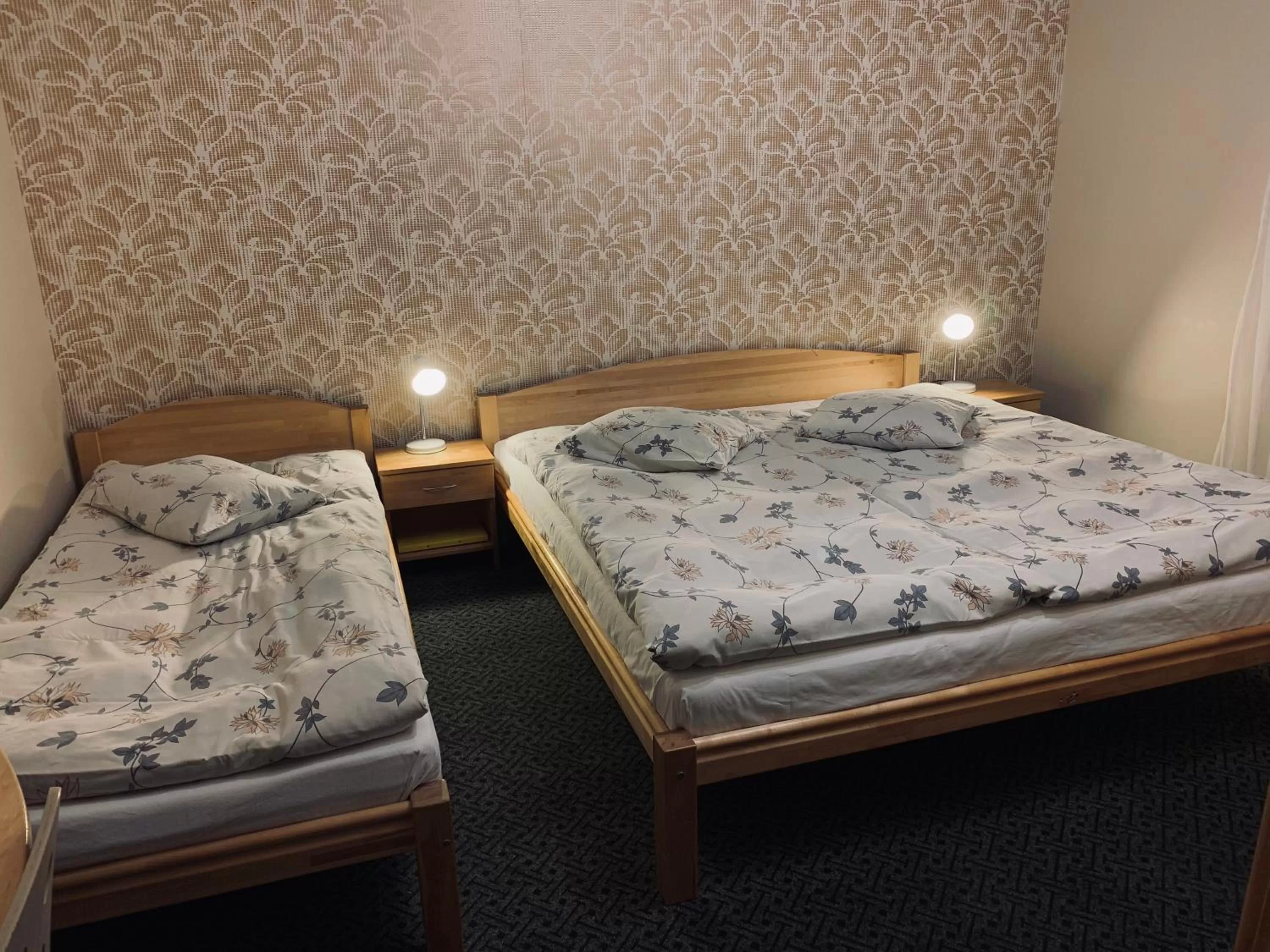 Photo of the whole room, Bed in Hotel Katrina