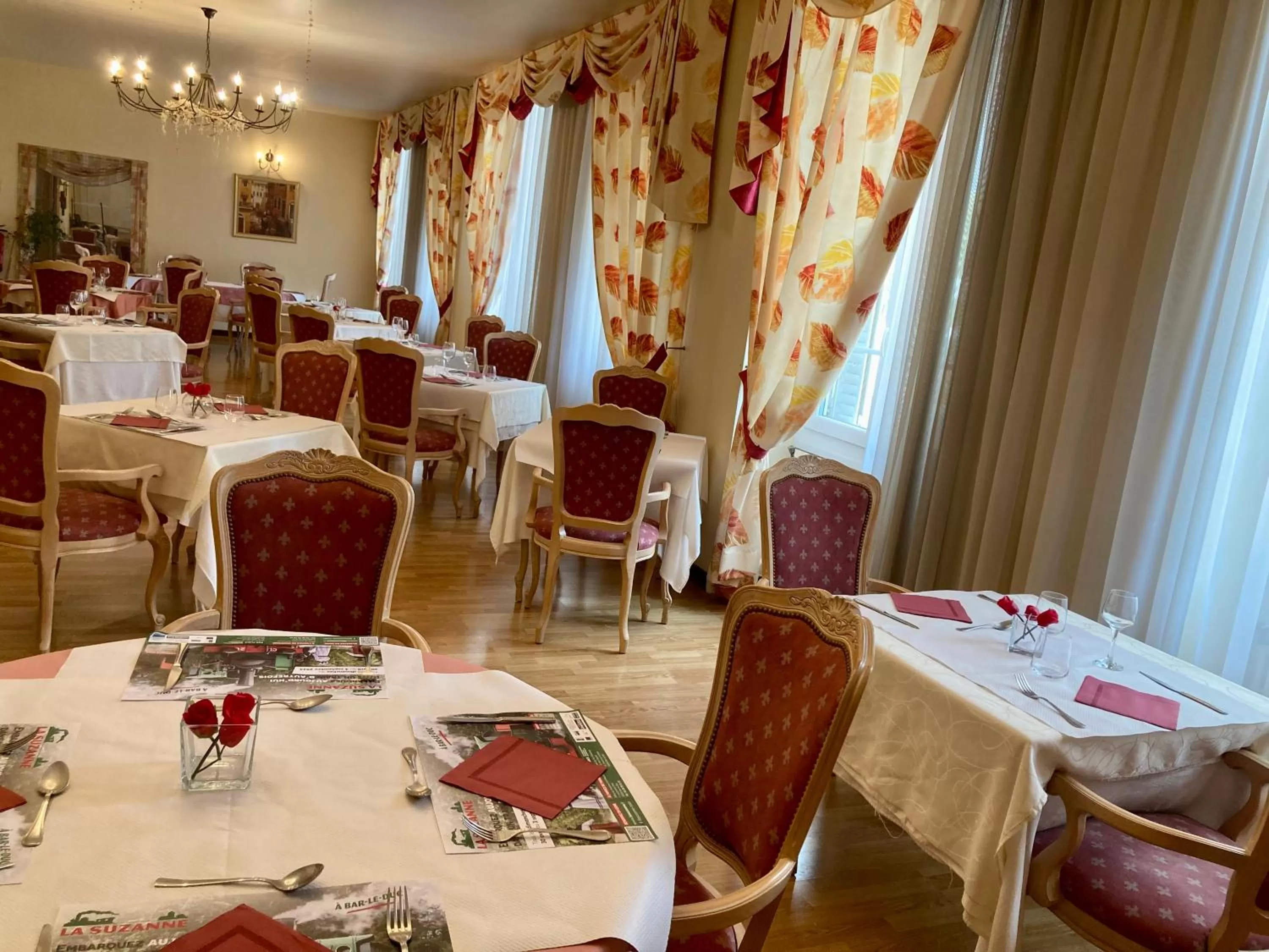 Restaurant/places to eat in Hôtel De Champagne