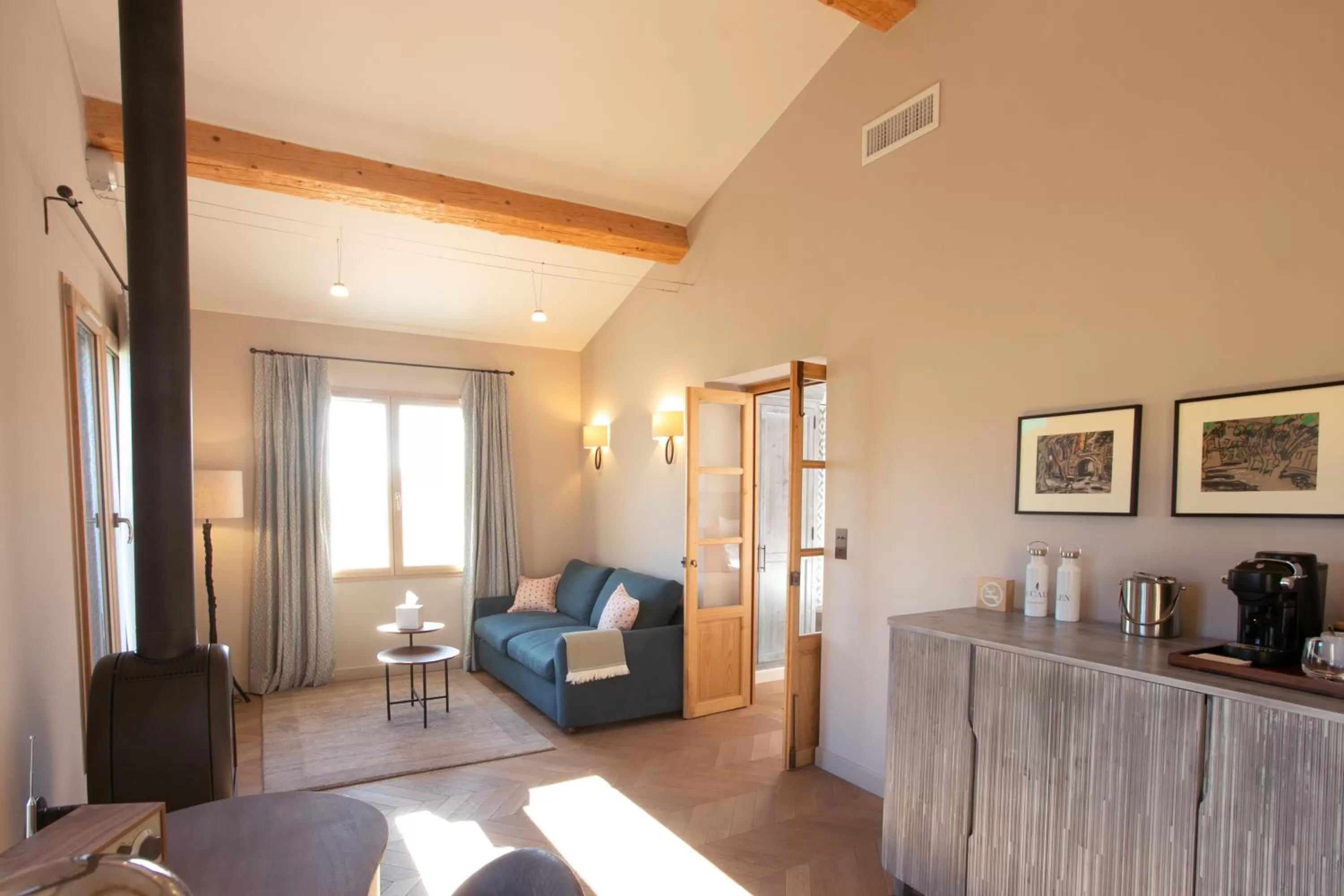 Seating area in LOU CALEN