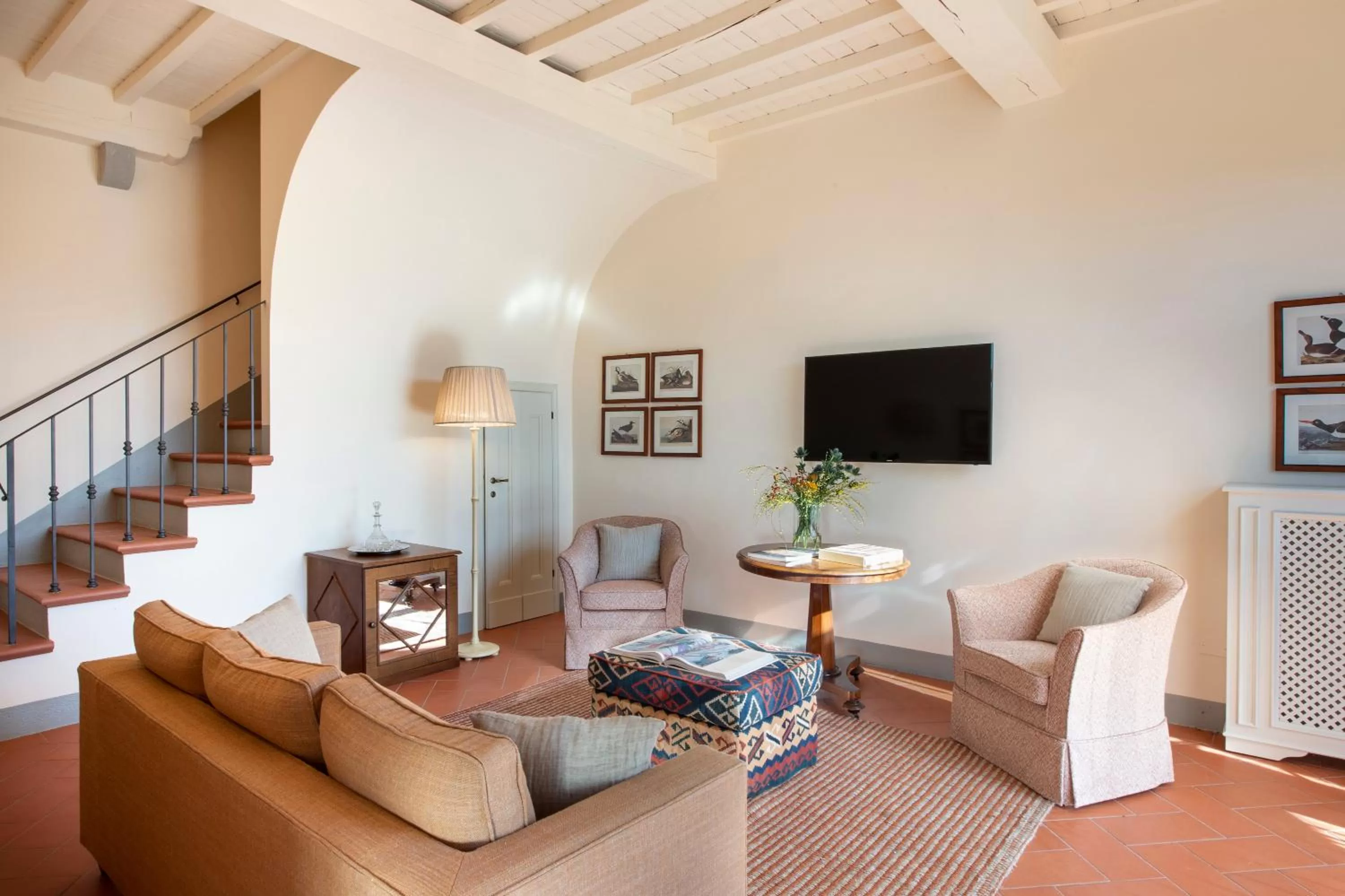 Communal lounge/ TV room in Viesca Toscana Suites & Villas