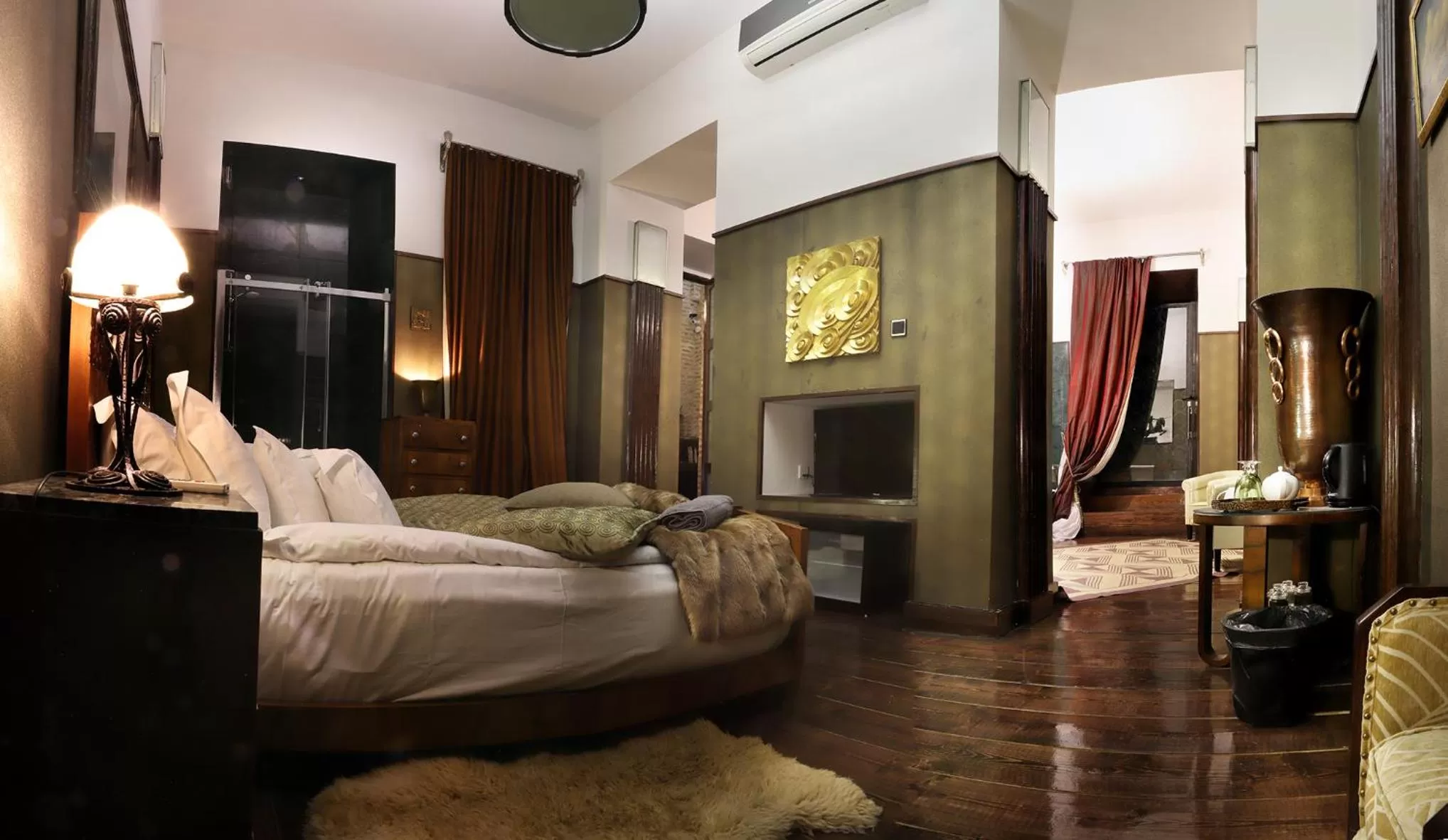 Summer, Bed in Castle in Old Town