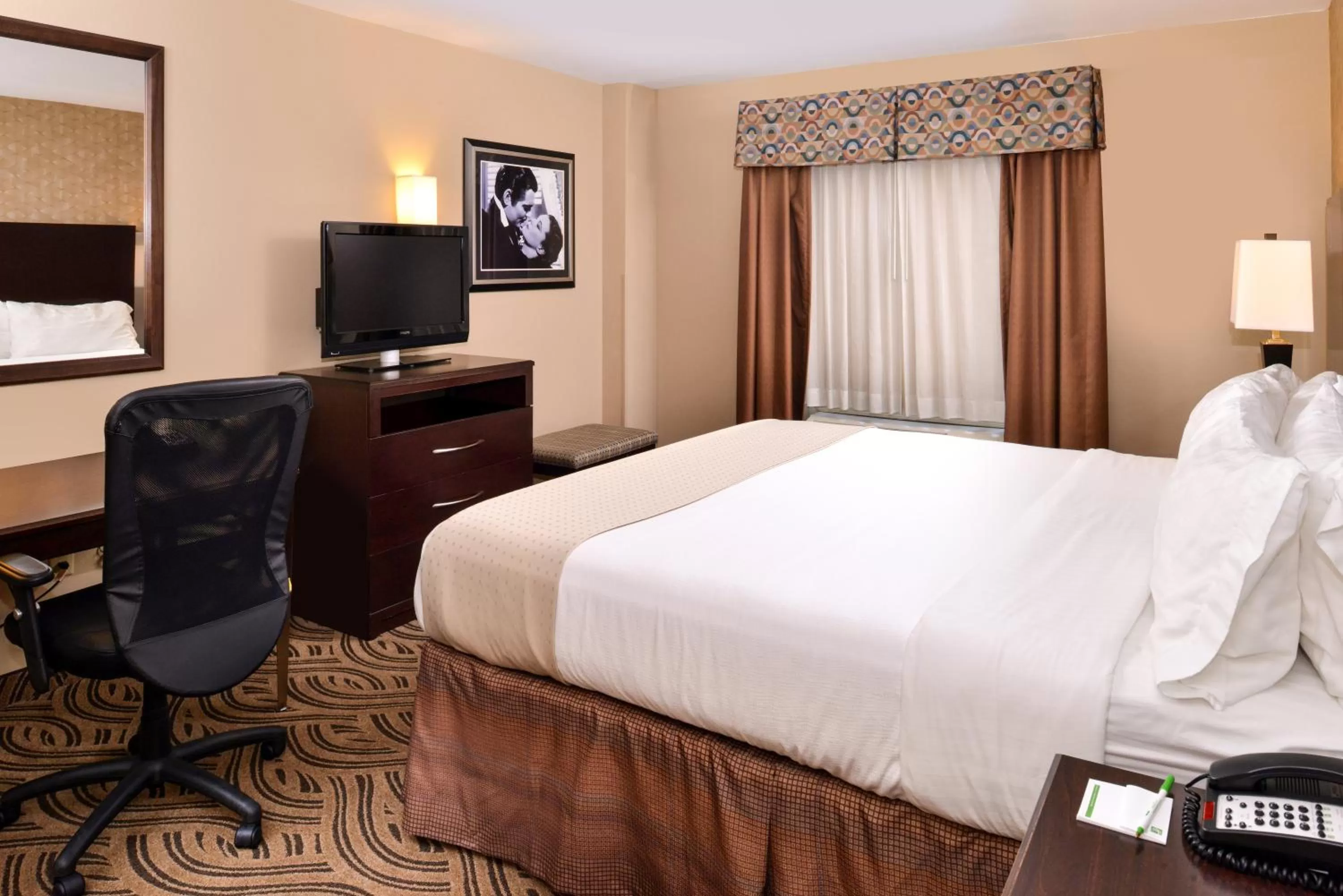 Standard King Room with Tub - Mobility Access in Doubletree By Hilton Fort Worth Fossil Creek