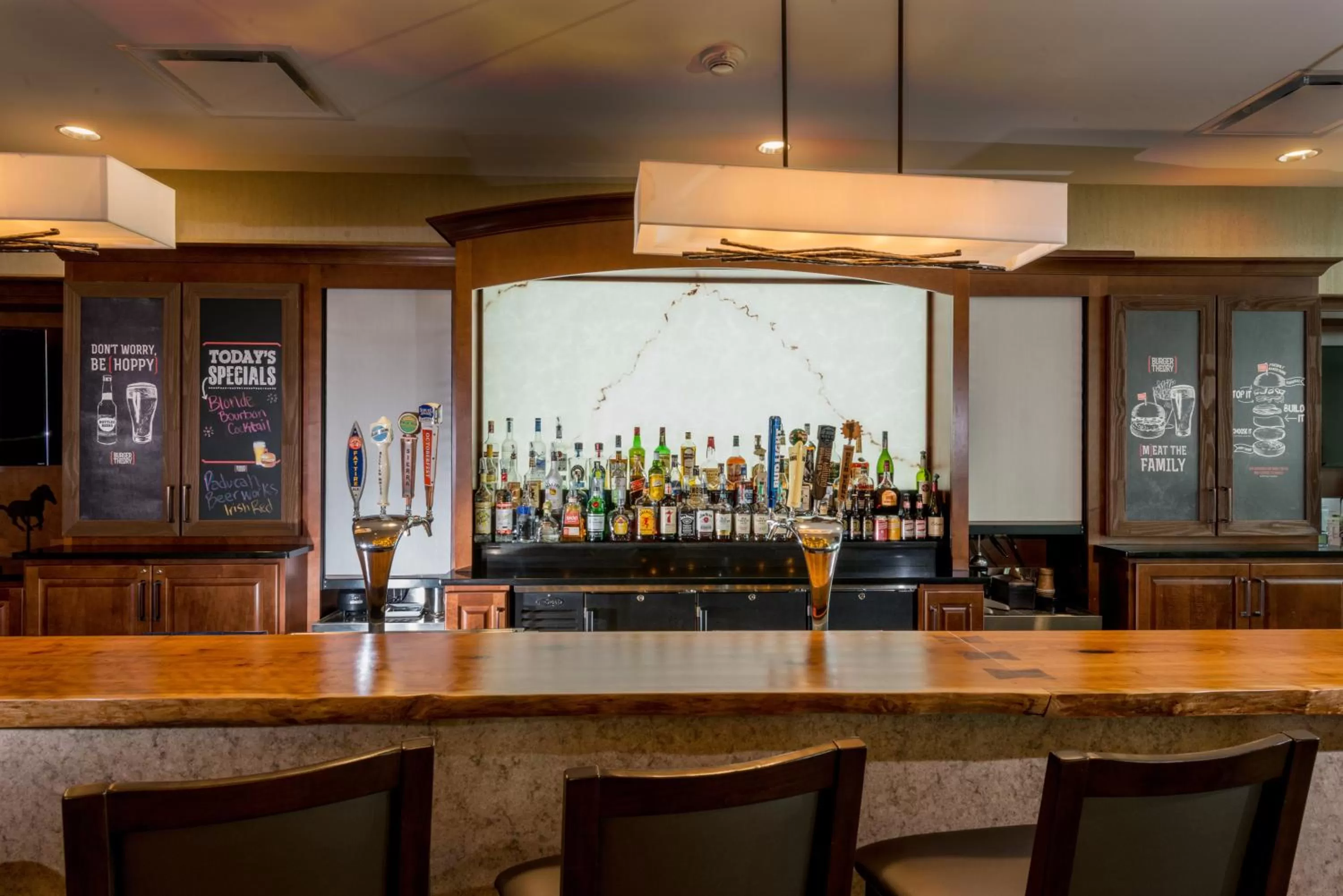 Lounge or bar in Holiday Inn Paducah Riverfront by IHG