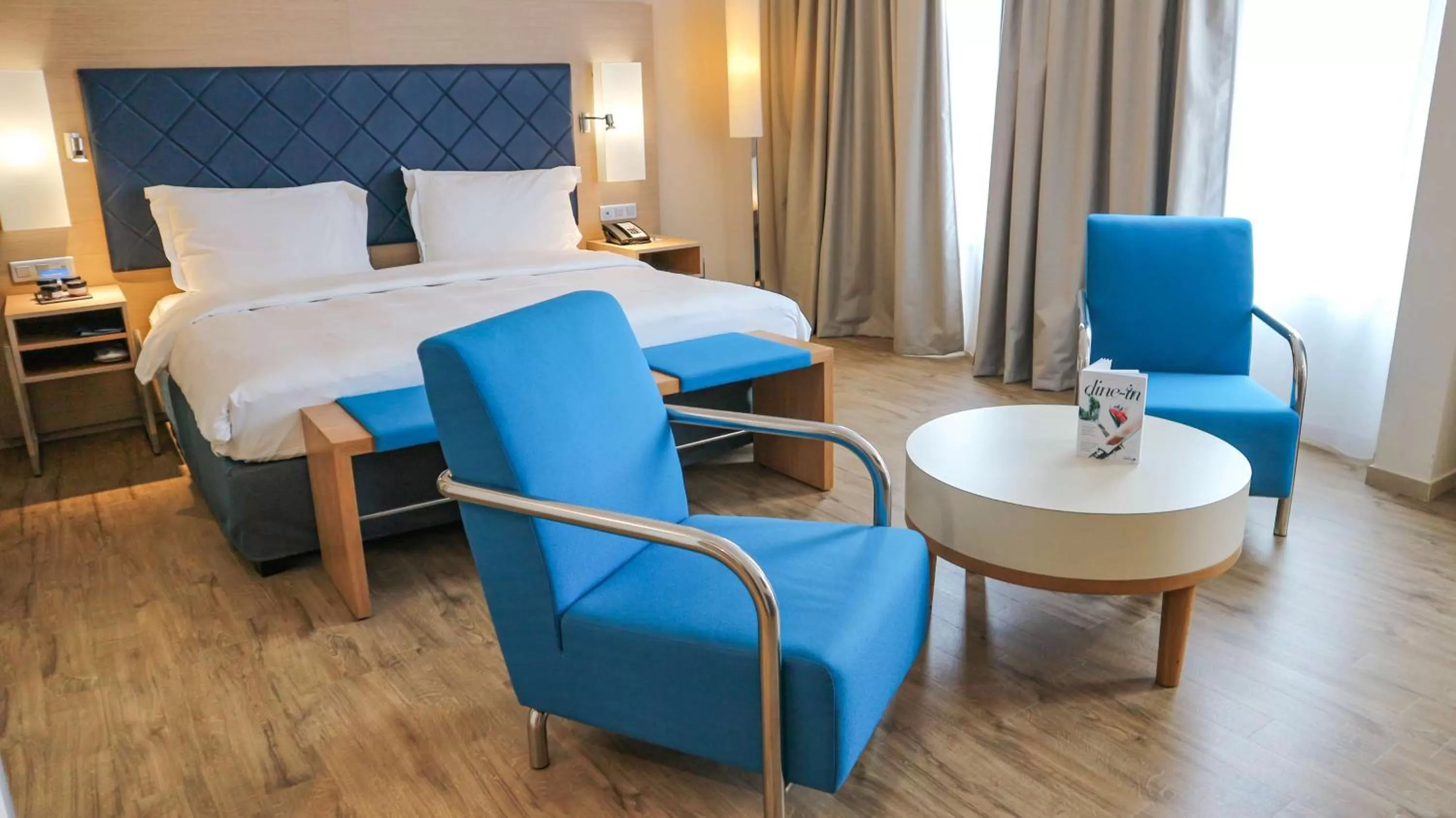 Photo of the whole room, Bed in Radisson Blu Hotel Toulouse Airport