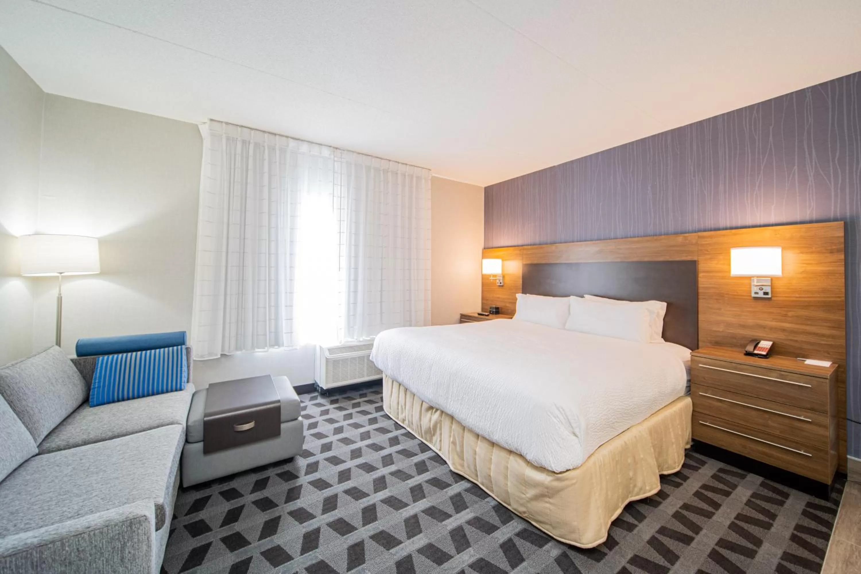 Bed in TownePlace Suites by Marriott Brantford and Conference Centre