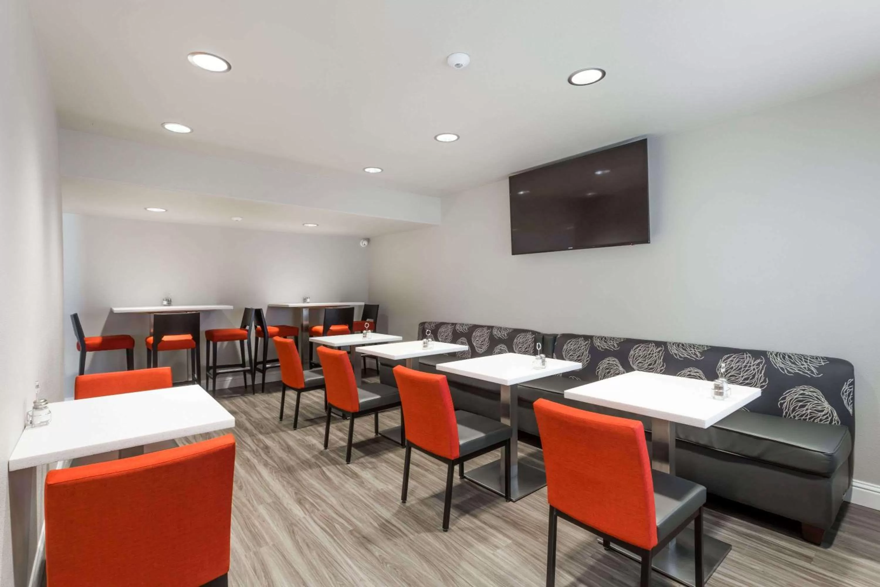 Restaurant/places to eat in Days Inn by Wyndham Yosemite Area