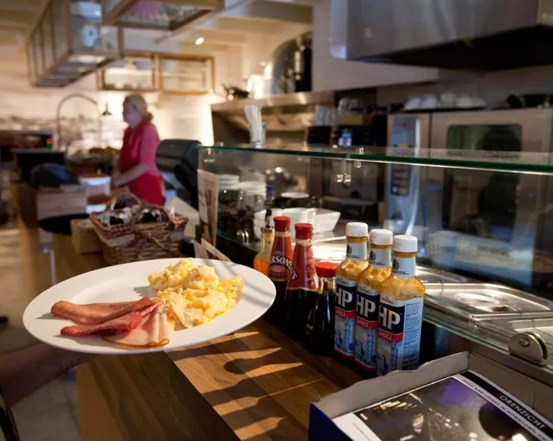 Buffet breakfast in Hotel Torenzicht
