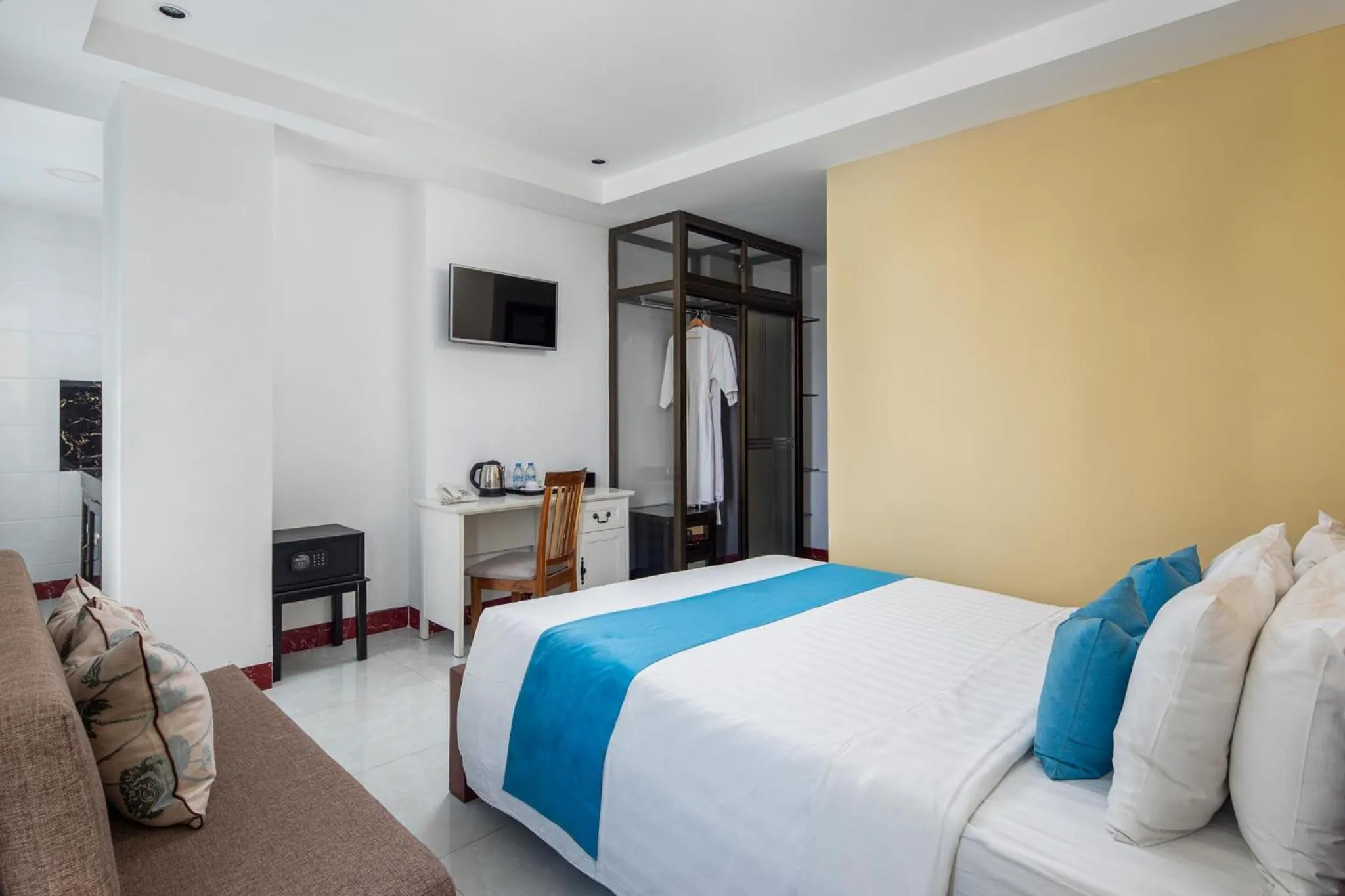 Bedroom in Botum Palace Hotel