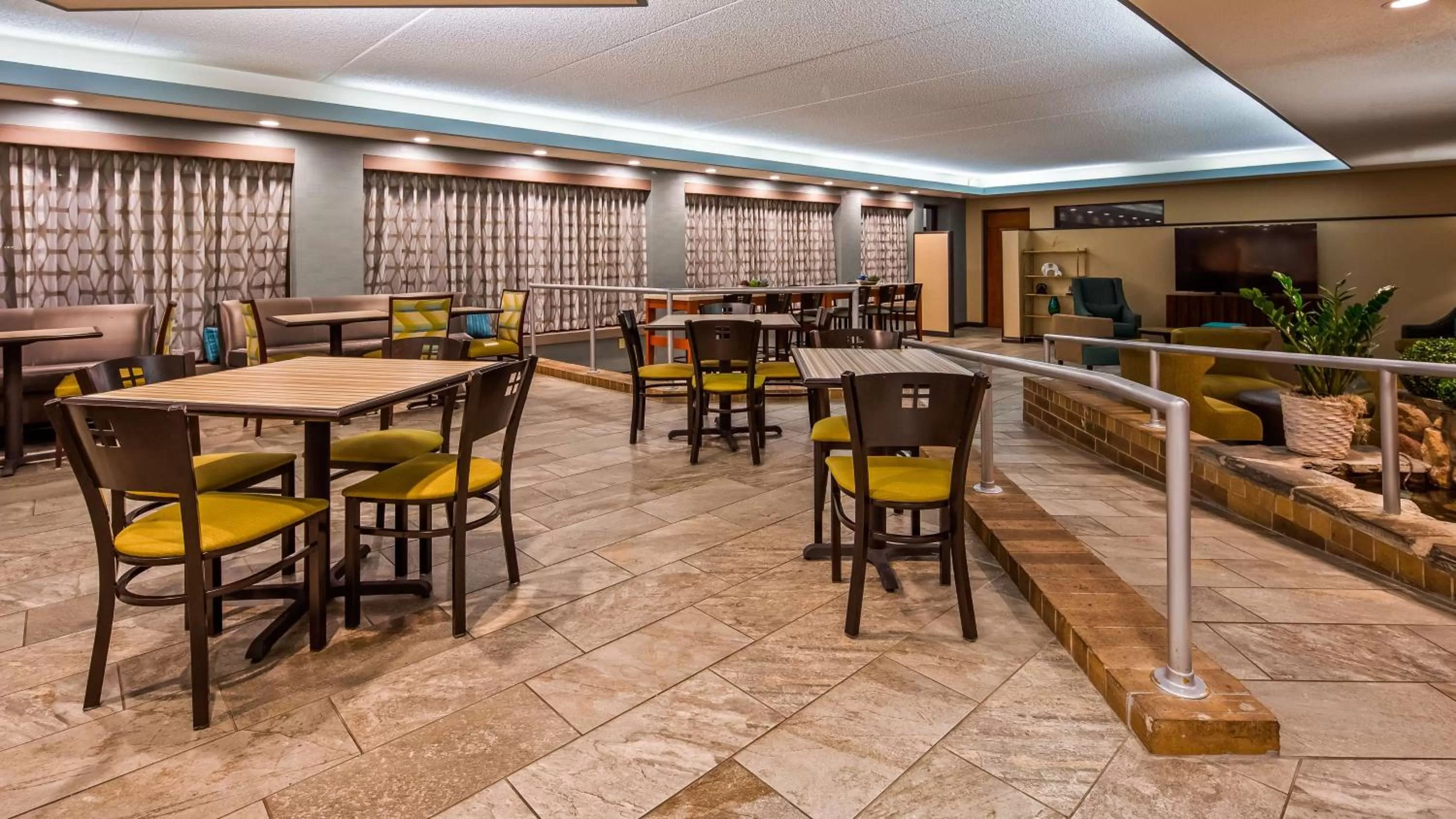 Breakfast in Best Western Warren Hotel