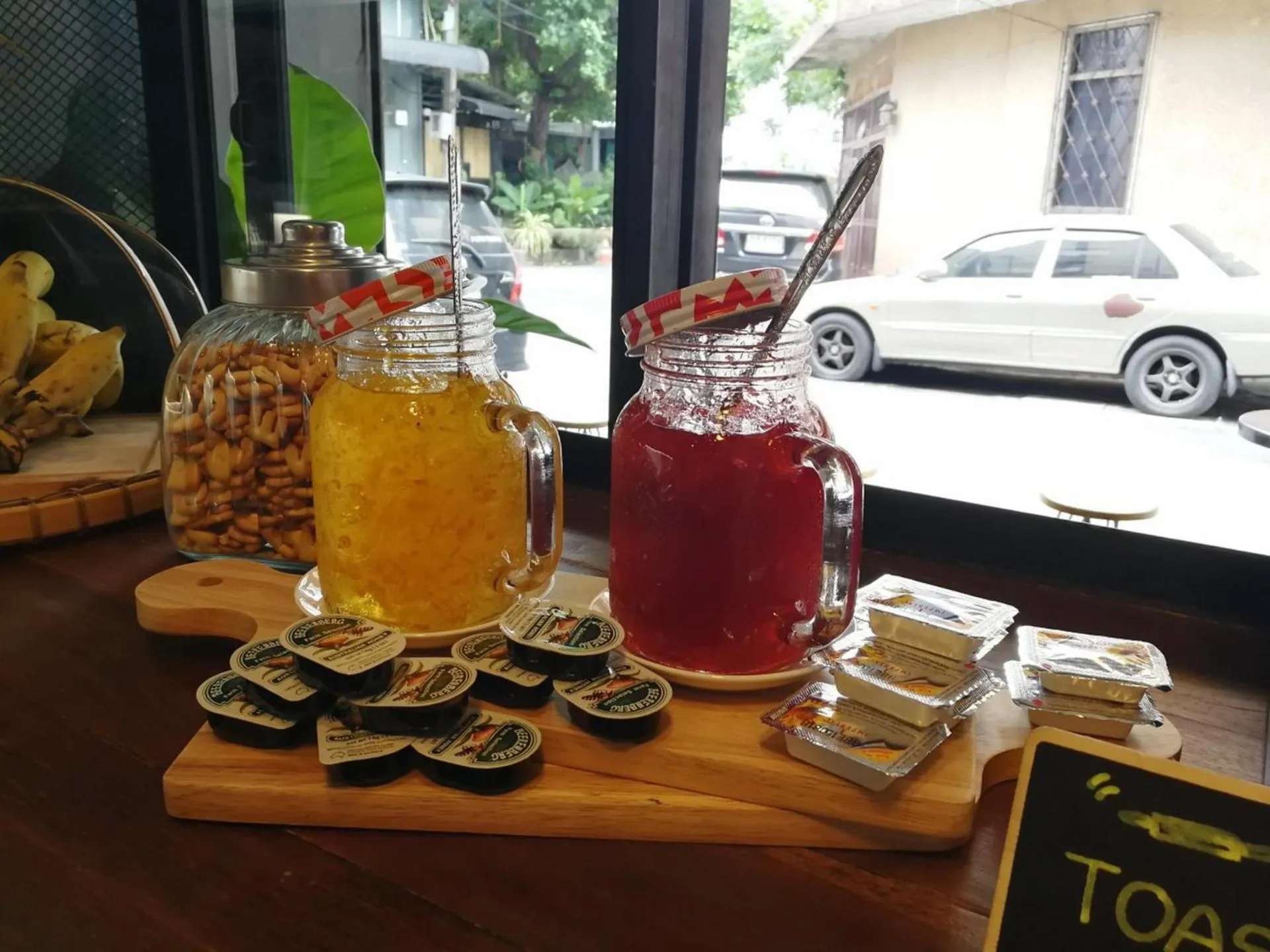 Food and drinks in Bangkok Nomad Hostel