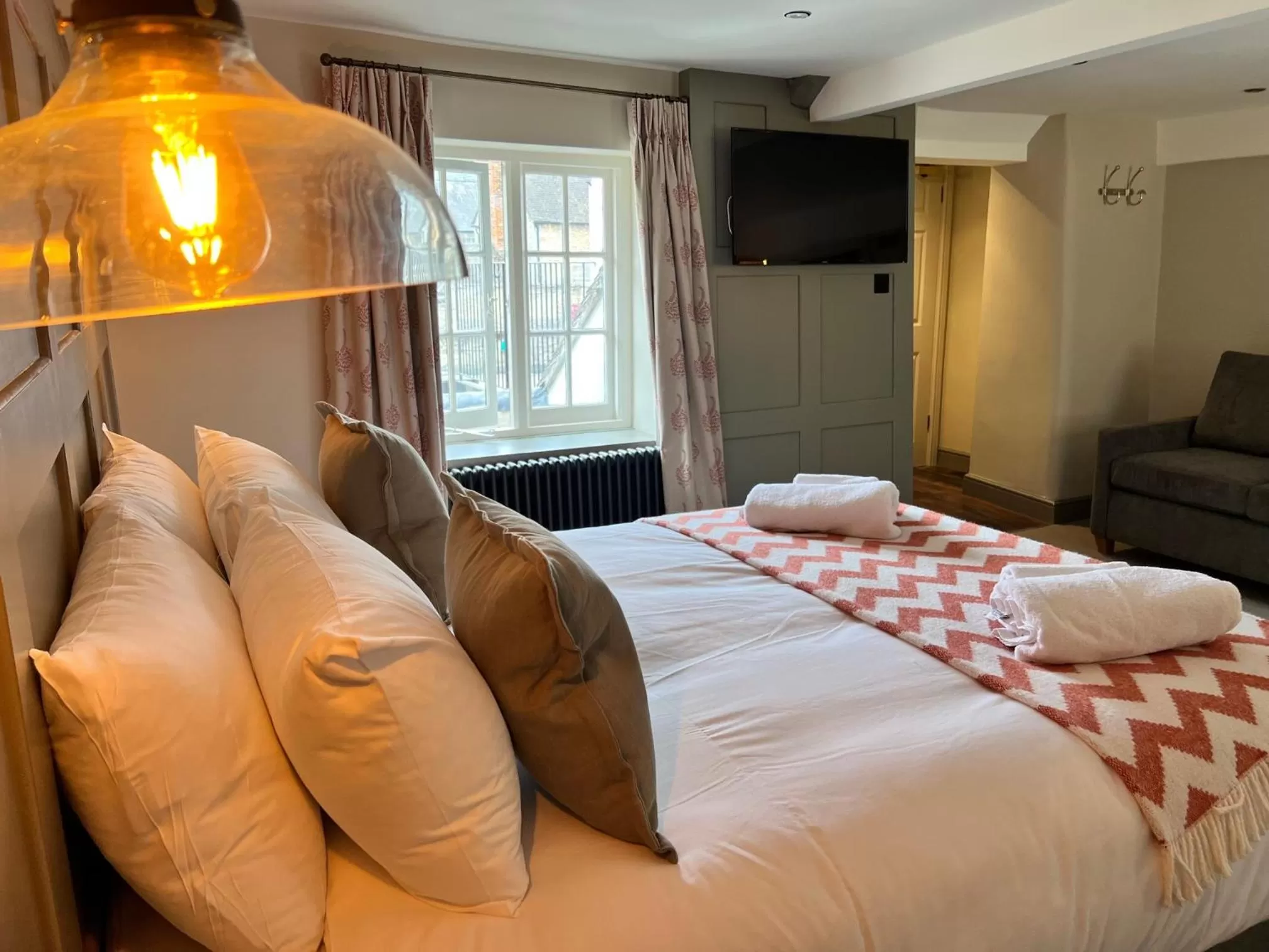 Bedroom, Bed in The Punchbowl Inn