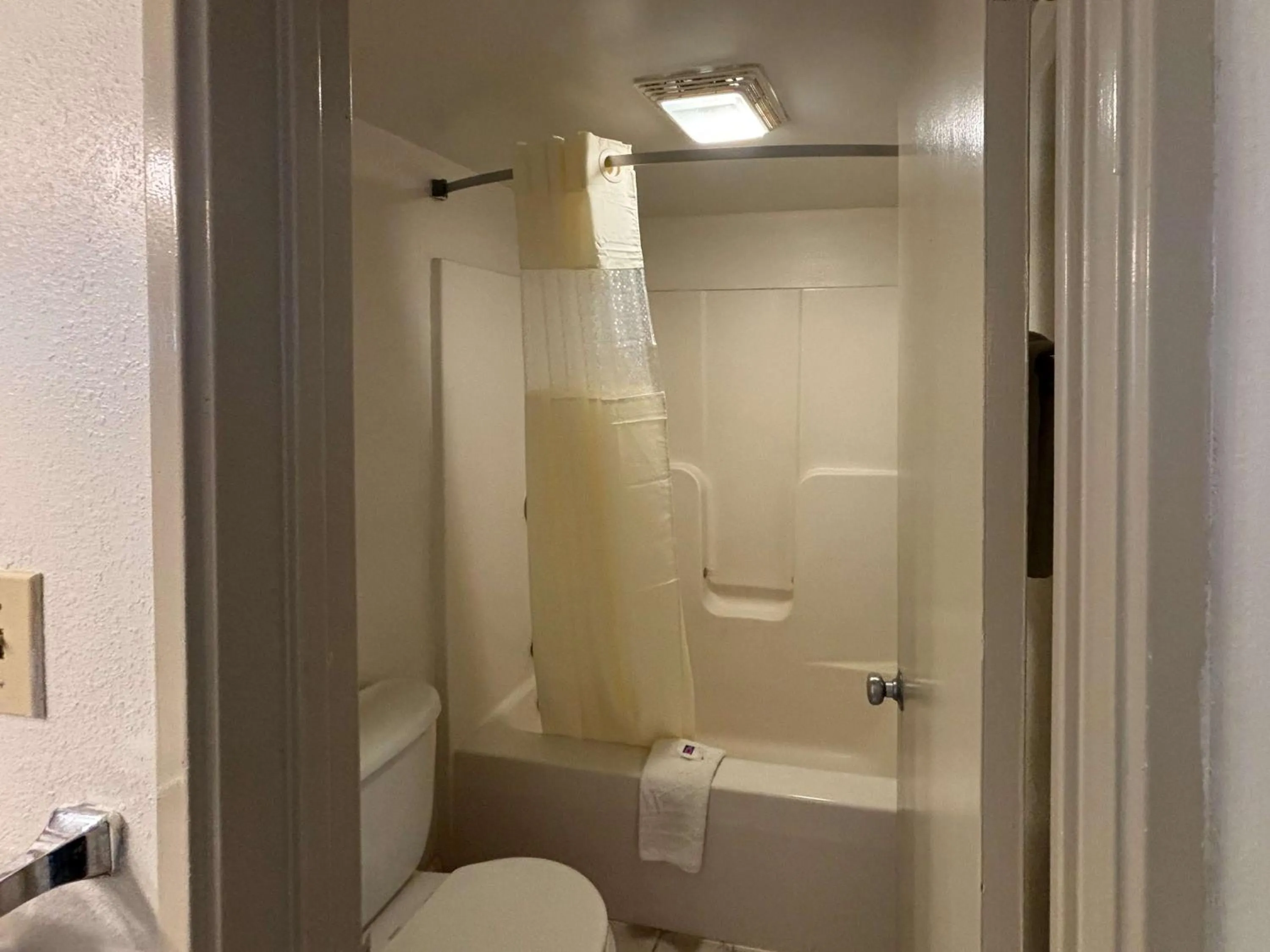 Bathroom in Americas Best Value Inn-Pocomoke City