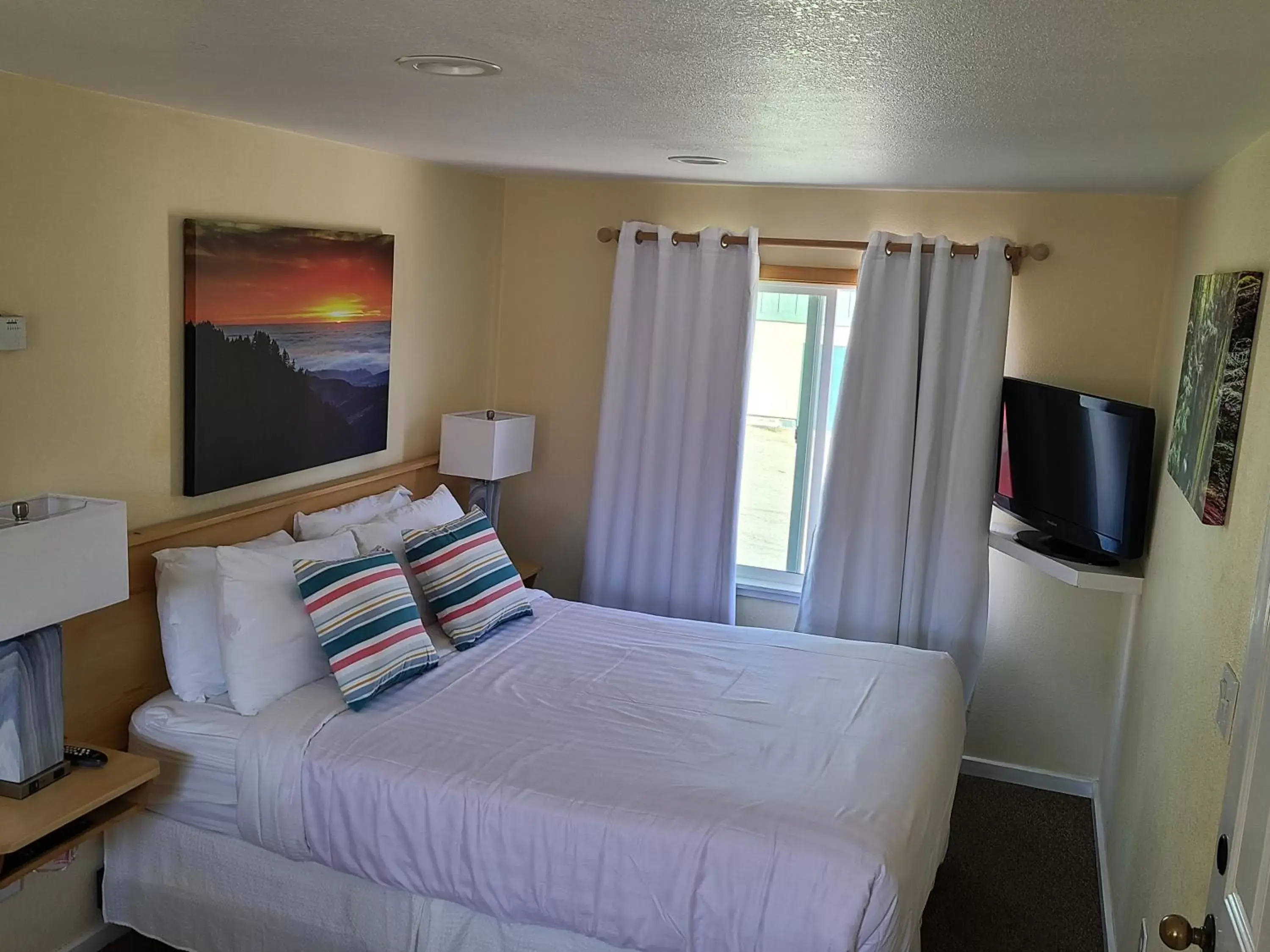 Family Room in Sunny Cove Motel Family Room in Sunny Cove Motel