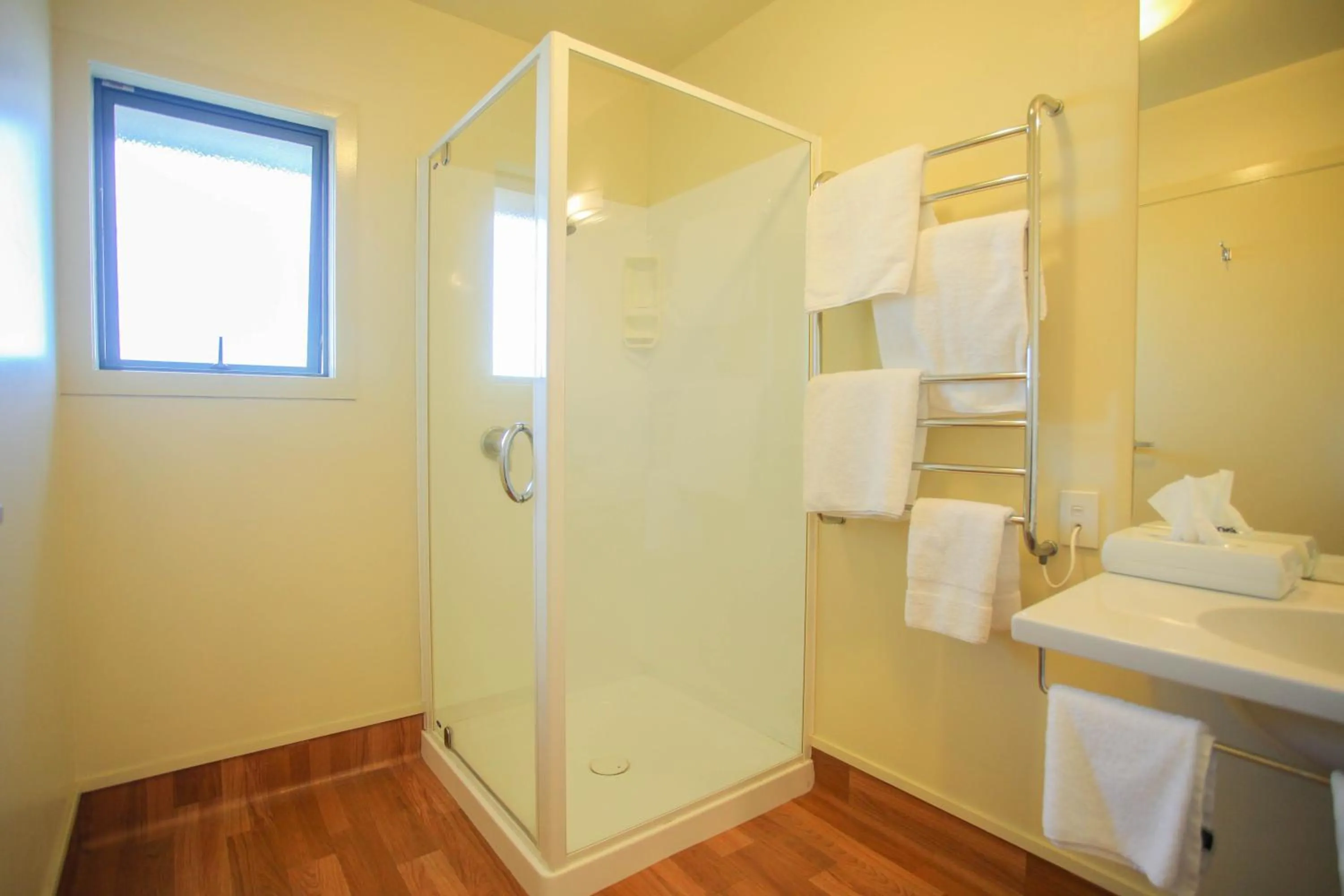 Shower in Abbots Hamilton – Hotel and Conference Centre