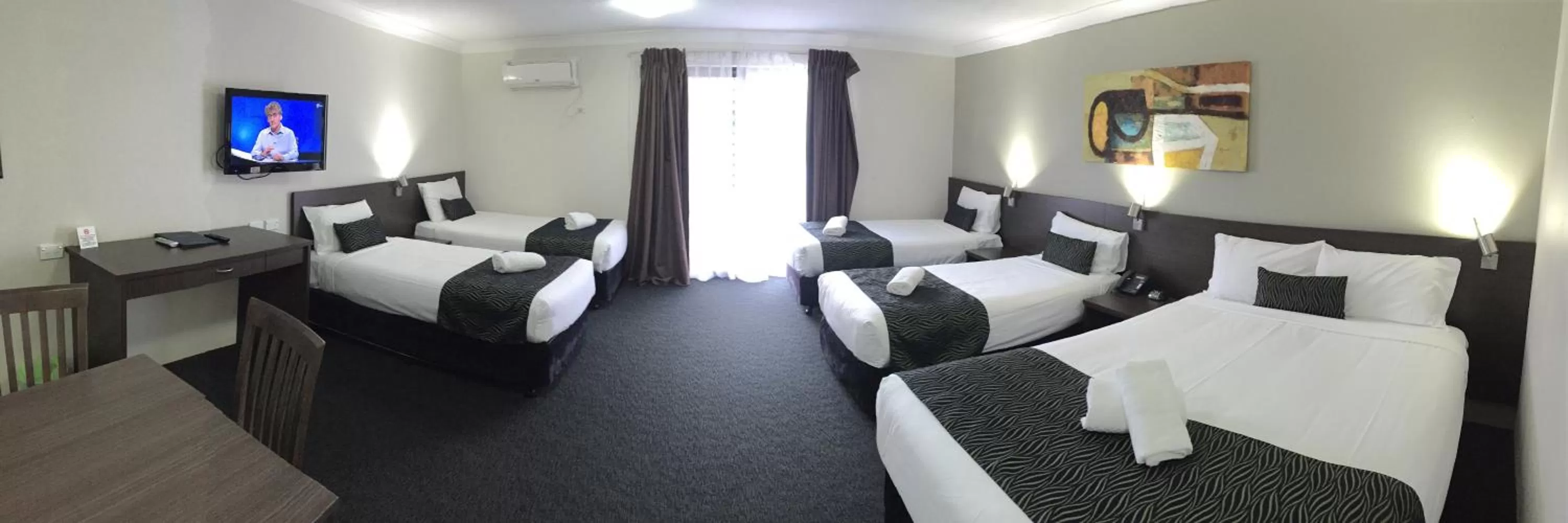 Photo of the whole room, Bed in Hunts Hotel Liverpool