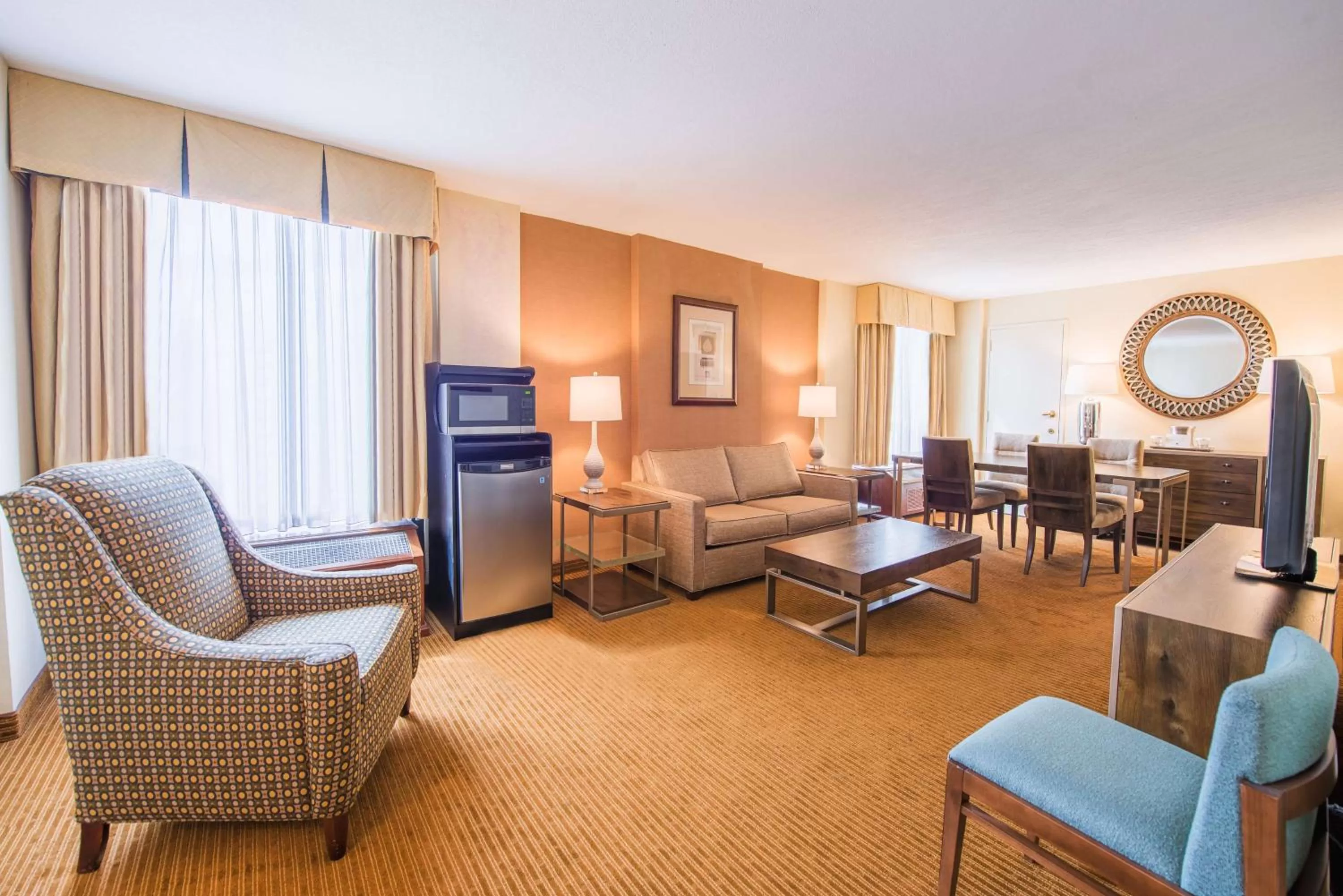 Living room in DoubleTree by Hilton Philadelphia Airport