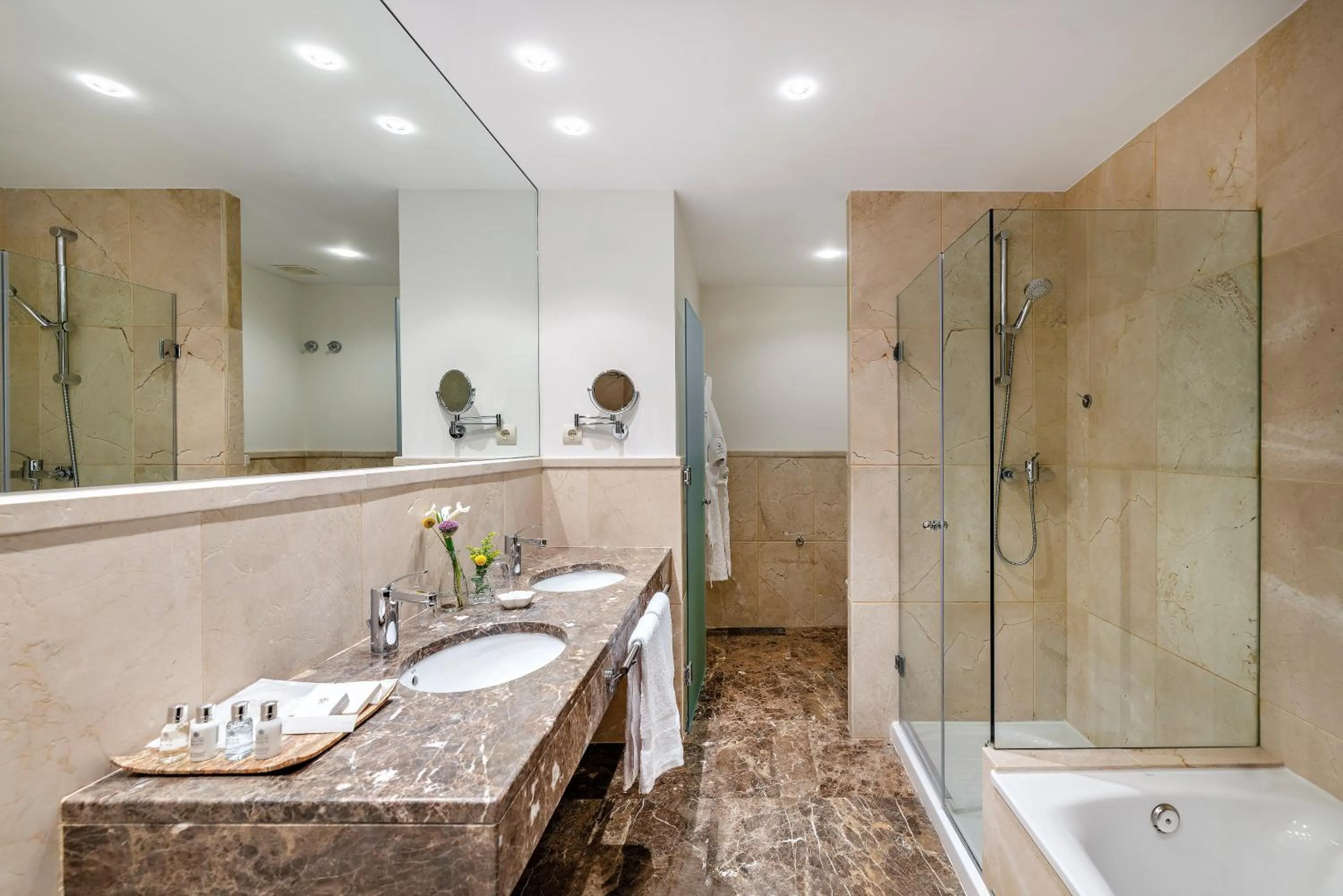 Bathroom in CoolRooms Palacio de Luces