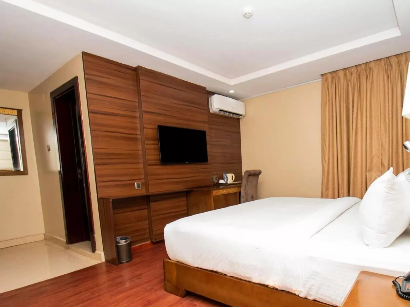 Standard Double Room in The Willows Nest Hotel Ibadan Standard Double Room in The Willows Nest Hotel Ibadan